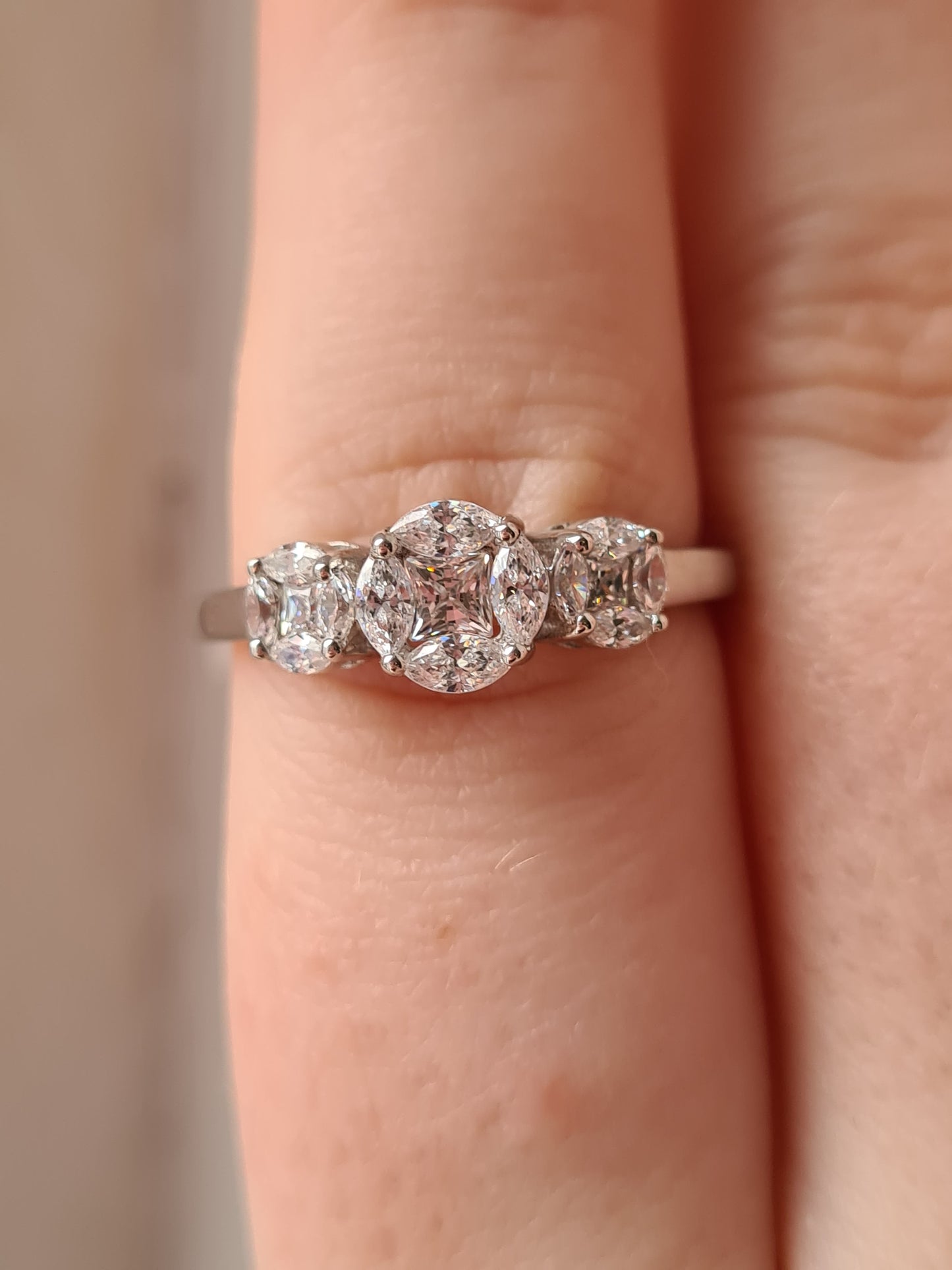 3 Stone Cluster Swarovski Zirconia Ring 925 Sterling Silver SIZES P,Q,R