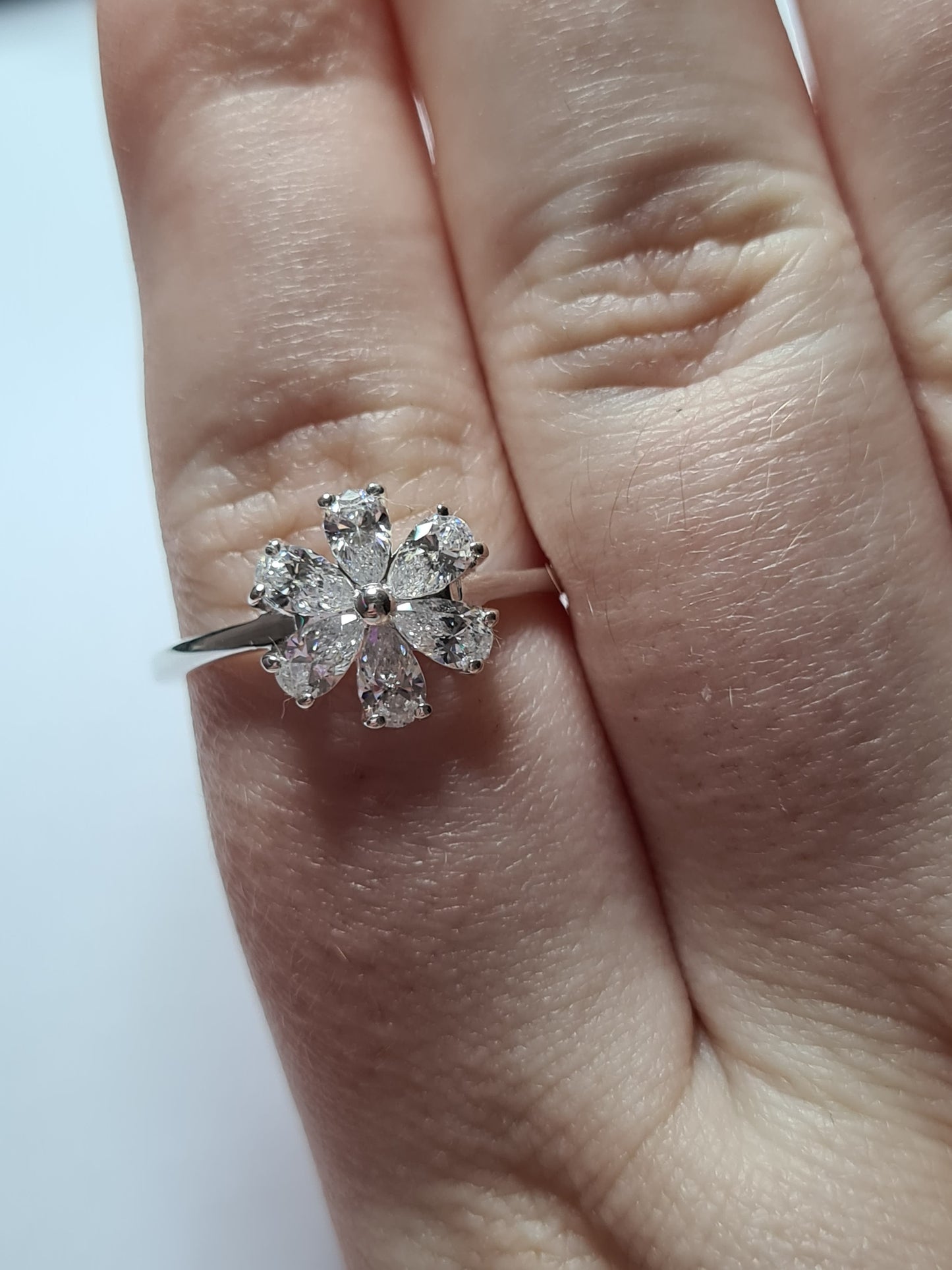 Swarovski Zirconia Flower Ring 925 Sterling Silver SIZES M,T