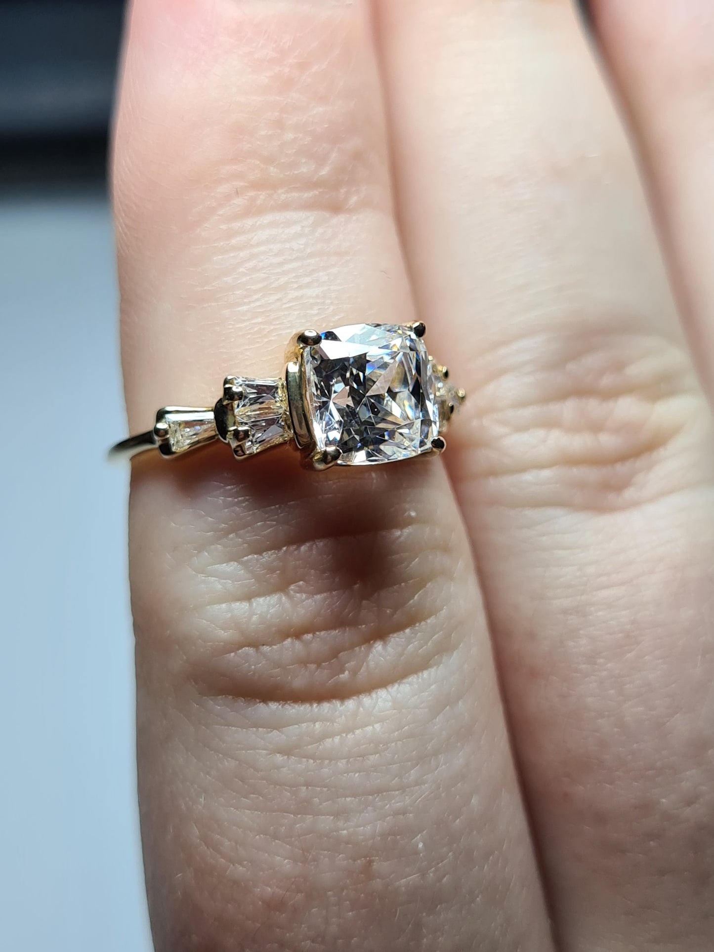 Limited Edition 9K Gold Swarovski Zirconia Cushion Cut Ring SIZE K