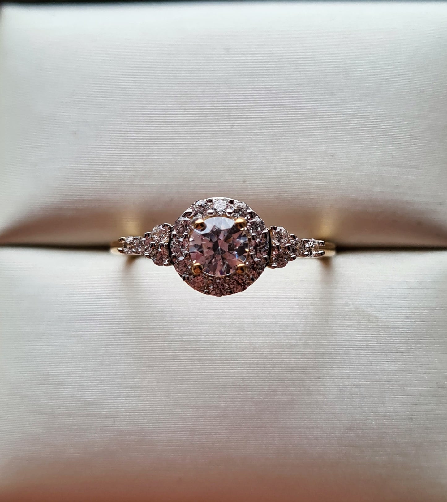 1.320ct Limited Edition 9K Gold Swarovski Zirconia Halo Ring SIZE P