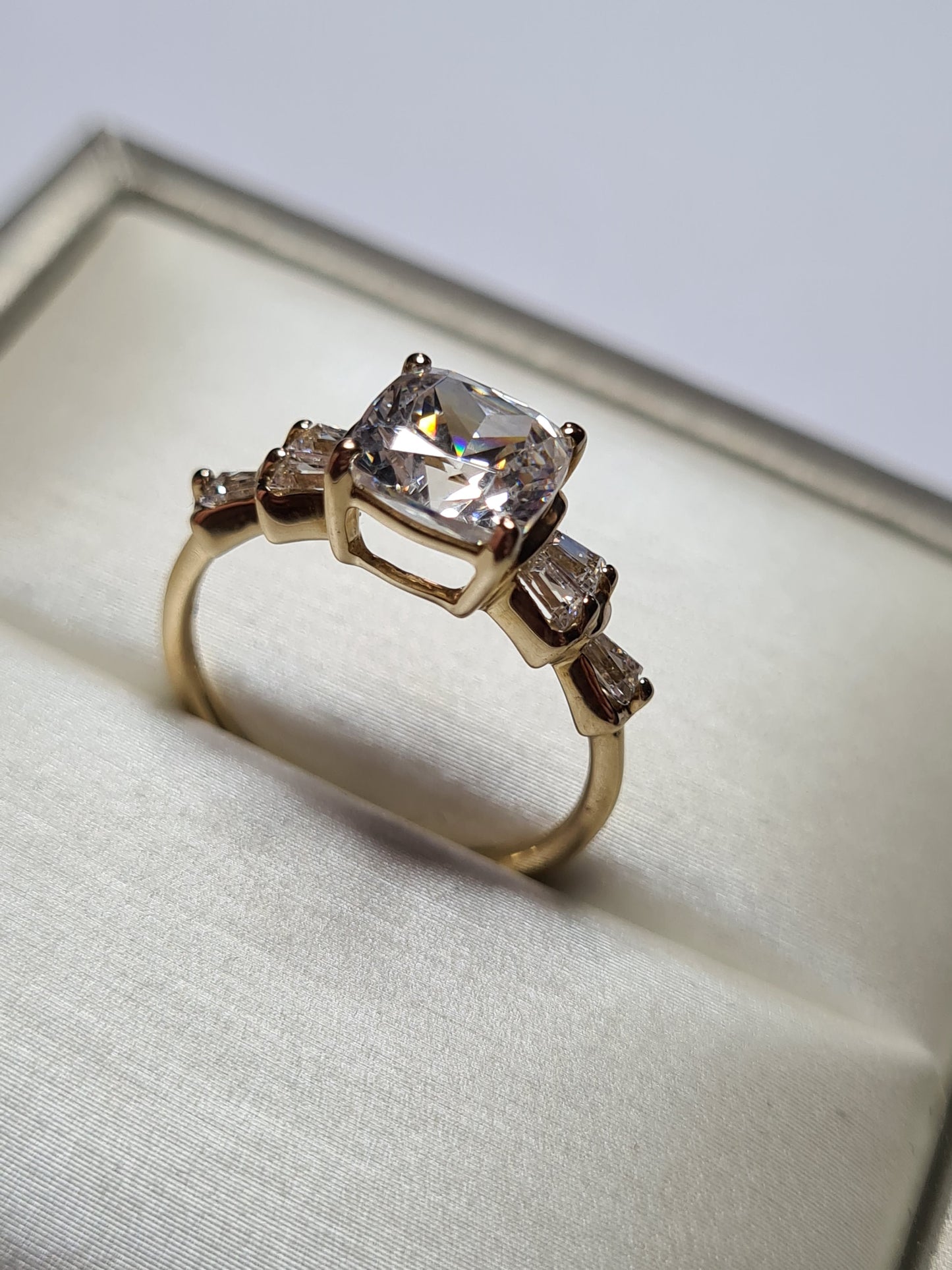 Limited Edition 9K Gold Swarovski Zirconia Cushion Cut Ring SIZE K