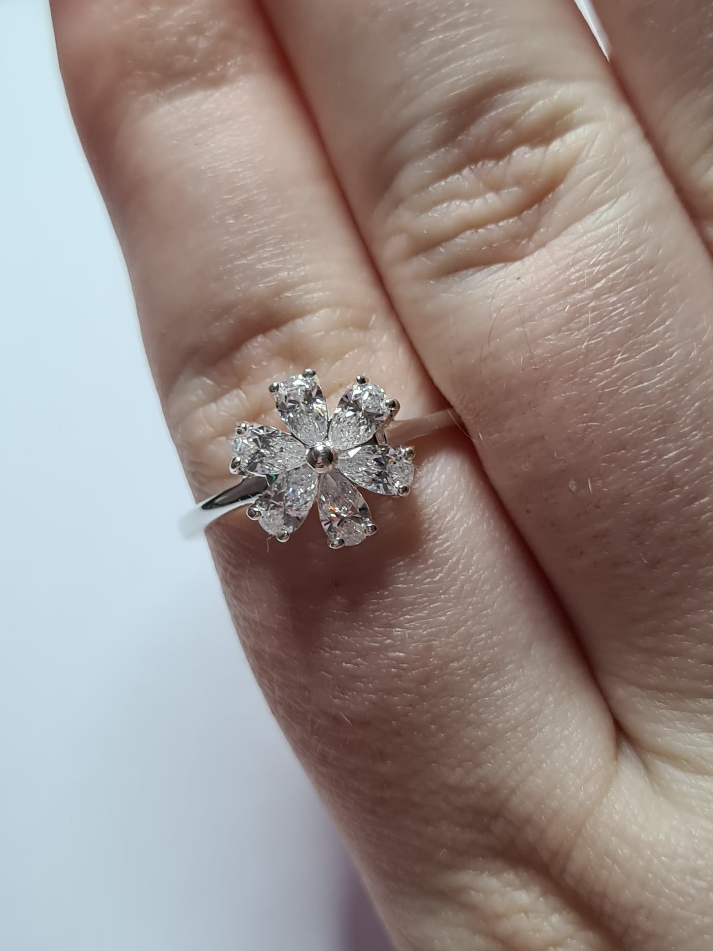 Swarovski Zirconia Flower Ring 925 Sterling Silver SIZES M,T