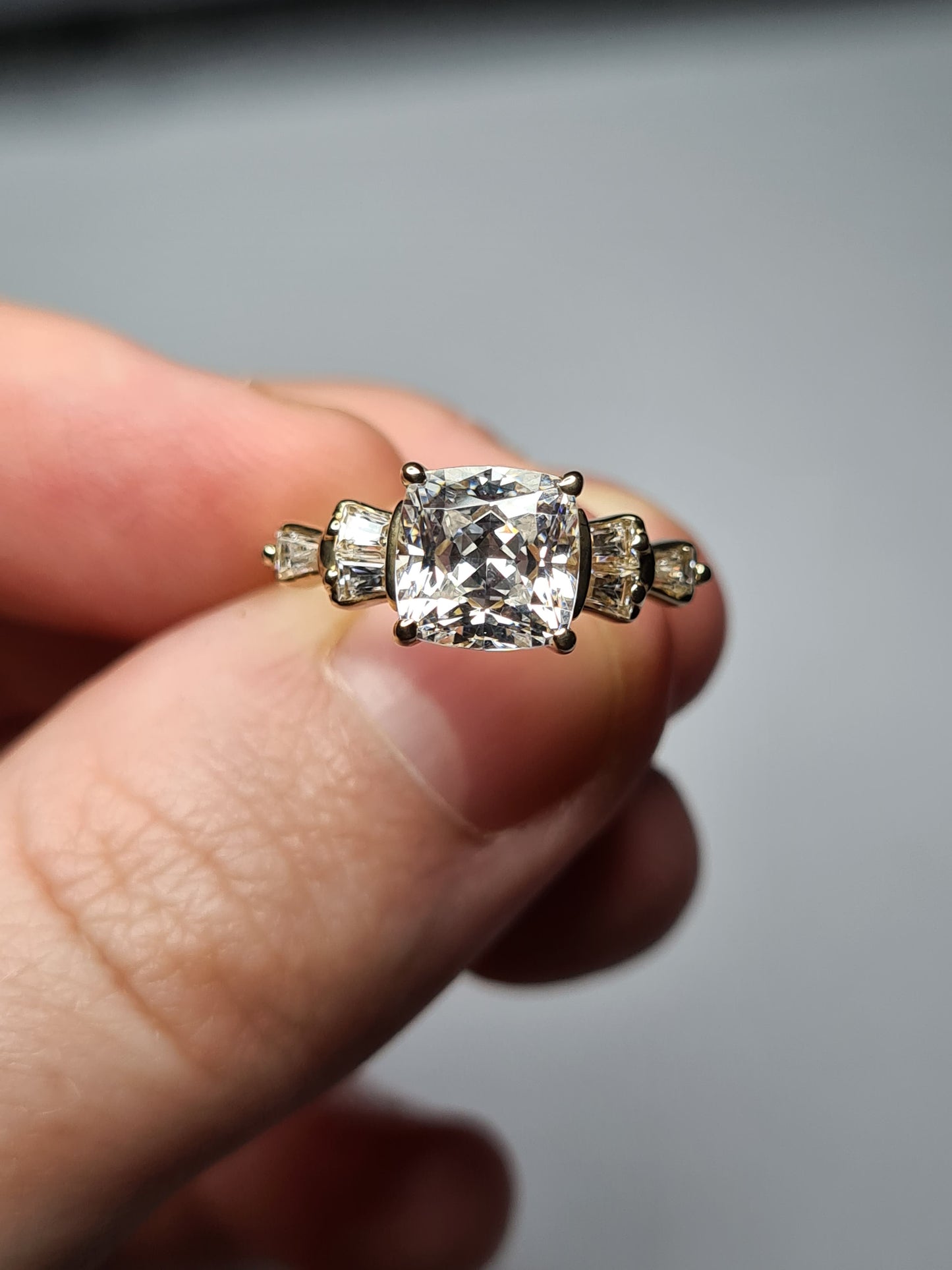 Limited Edition 9K Gold Swarovski Zirconia Cushion Cut Ring SIZE K