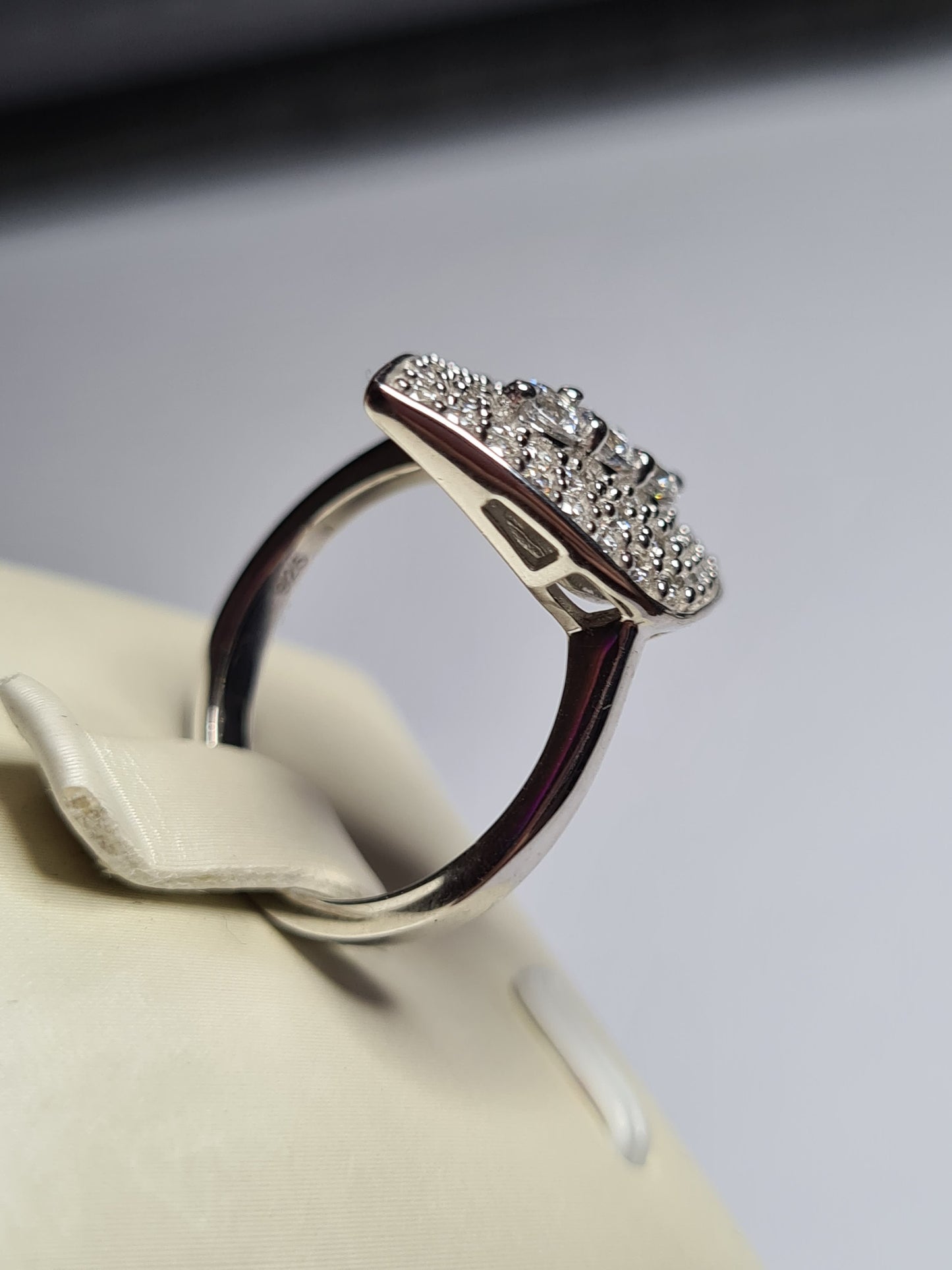 Contemporary Style Swarovski Zirconia Ring Sterling Silver SIZE L