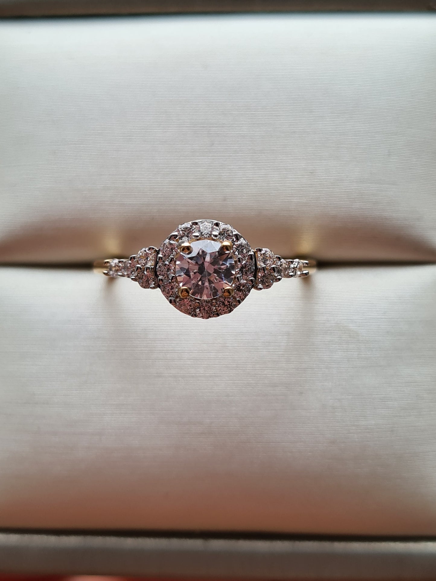 1.320ct Limited Edition 9K Gold Swarovski Zirconia Halo Ring SIZE P