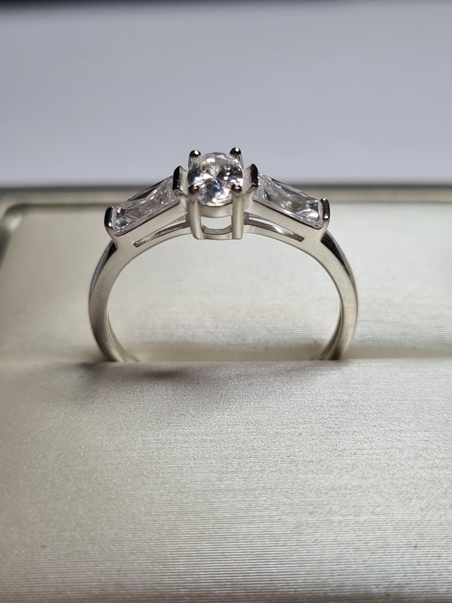 Swarovski Zirconia Trilogy Ring Sterling Silver SIZE Q