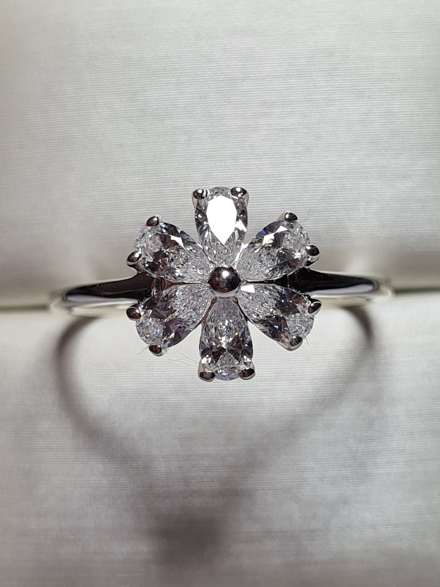 Swarovski Zirconia Flower Ring 925 Sterling Silver SIZES M,T