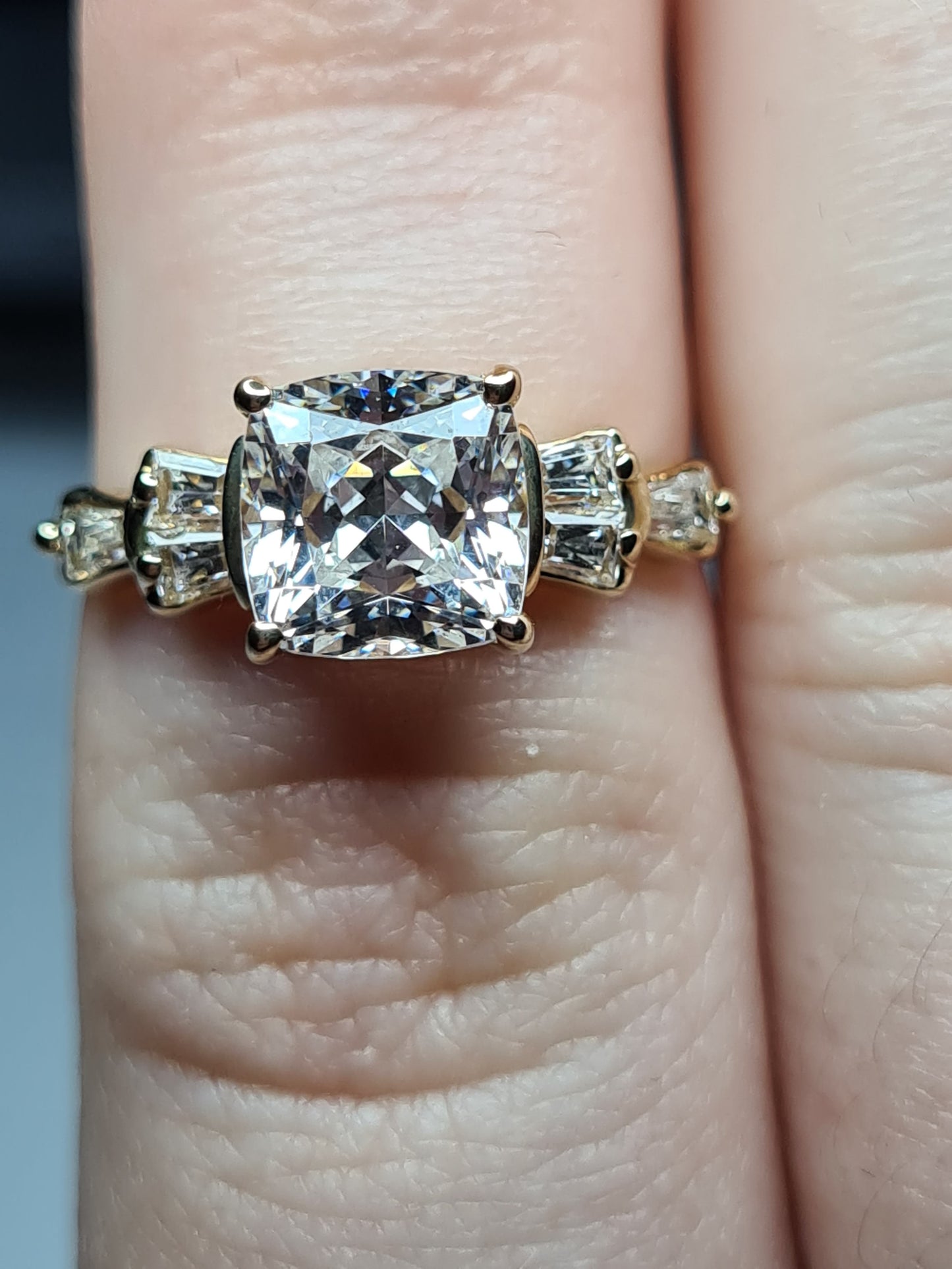 Limited Edition 9K Gold Swarovski Zirconia Cushion Cut Ring SIZE K