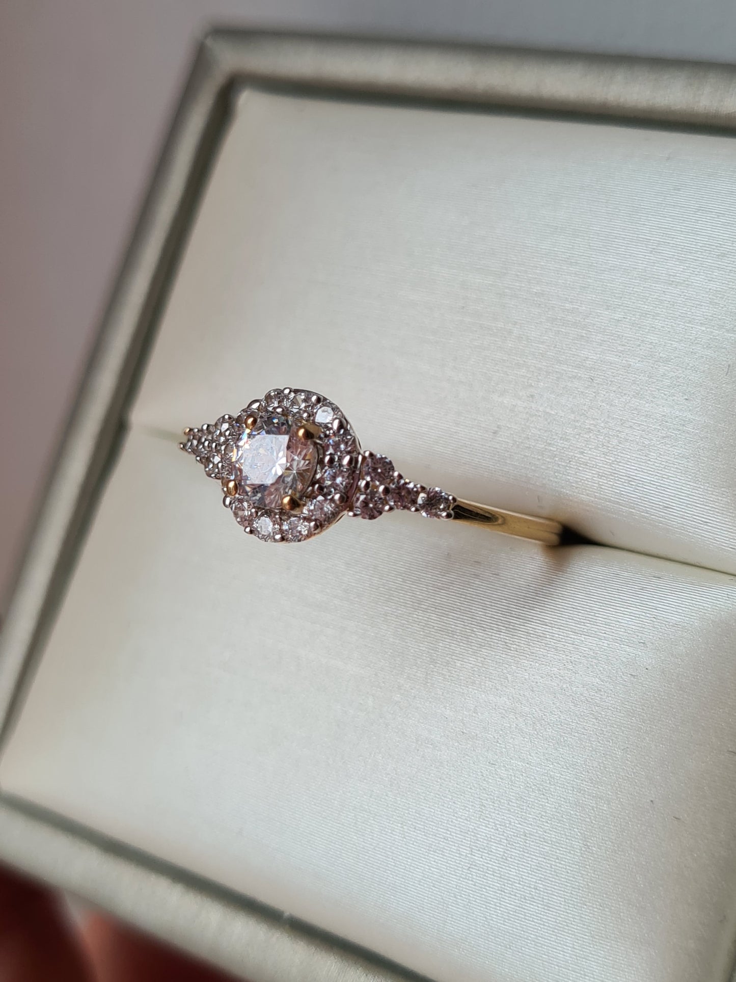 1.320ct Limited Edition 9K Gold Swarovski Zirconia Halo Ring SIZE P