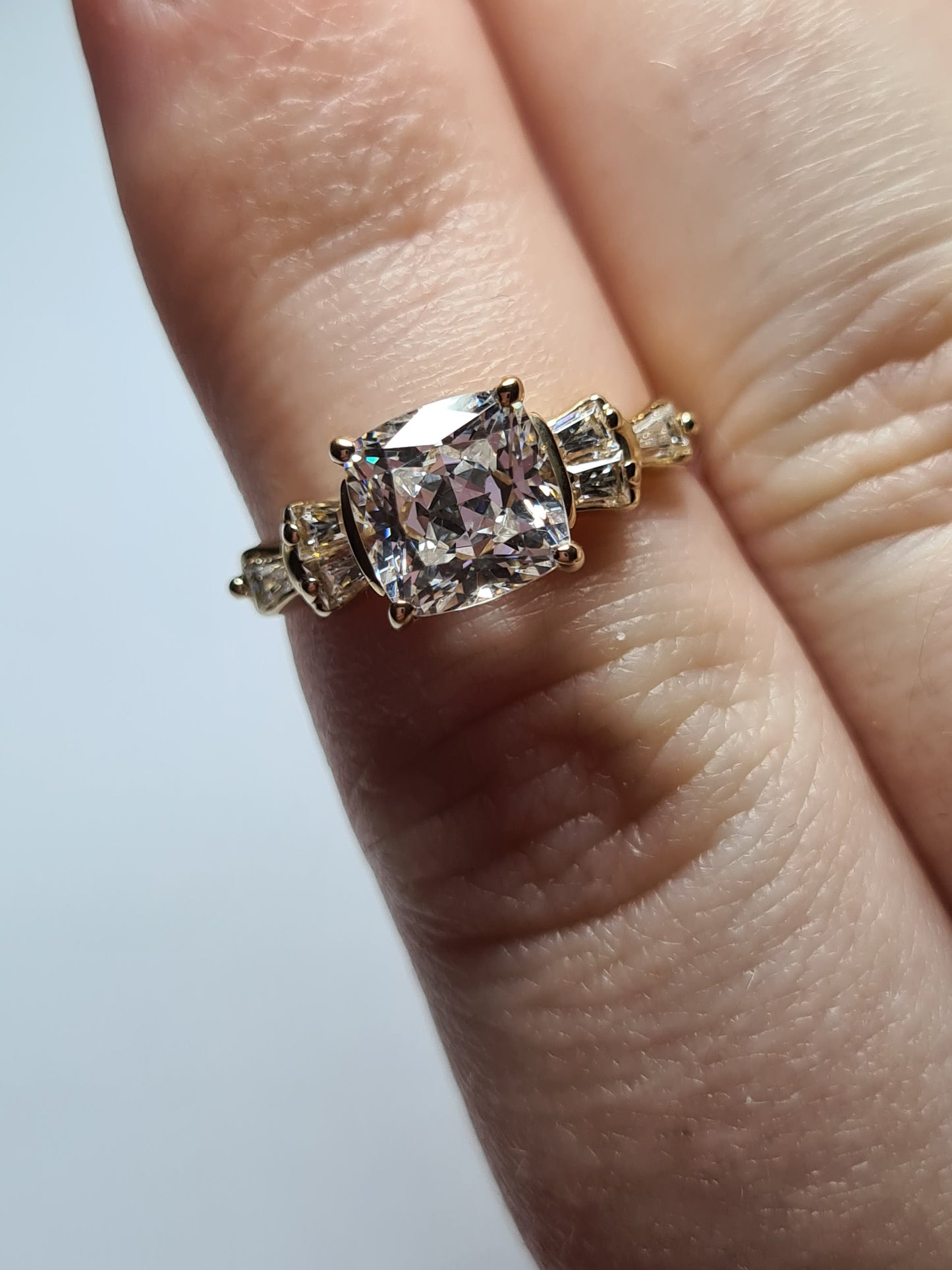 Limited Edition 9K Gold Swarovski Zirconia Cushion Cut Ring SIZE K