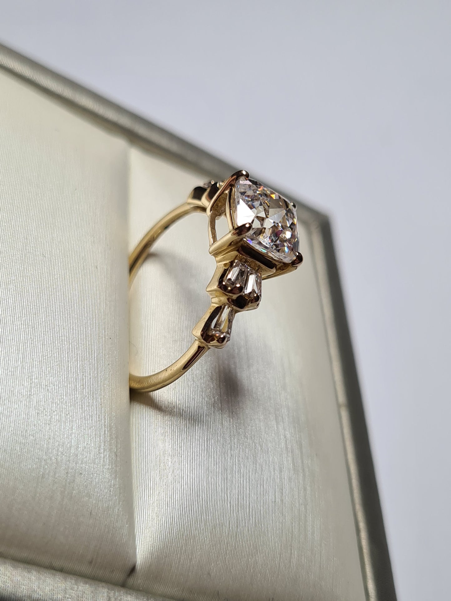 Limited Edition 9K Gold Swarovski Zirconia Cushion Cut Ring SIZE K