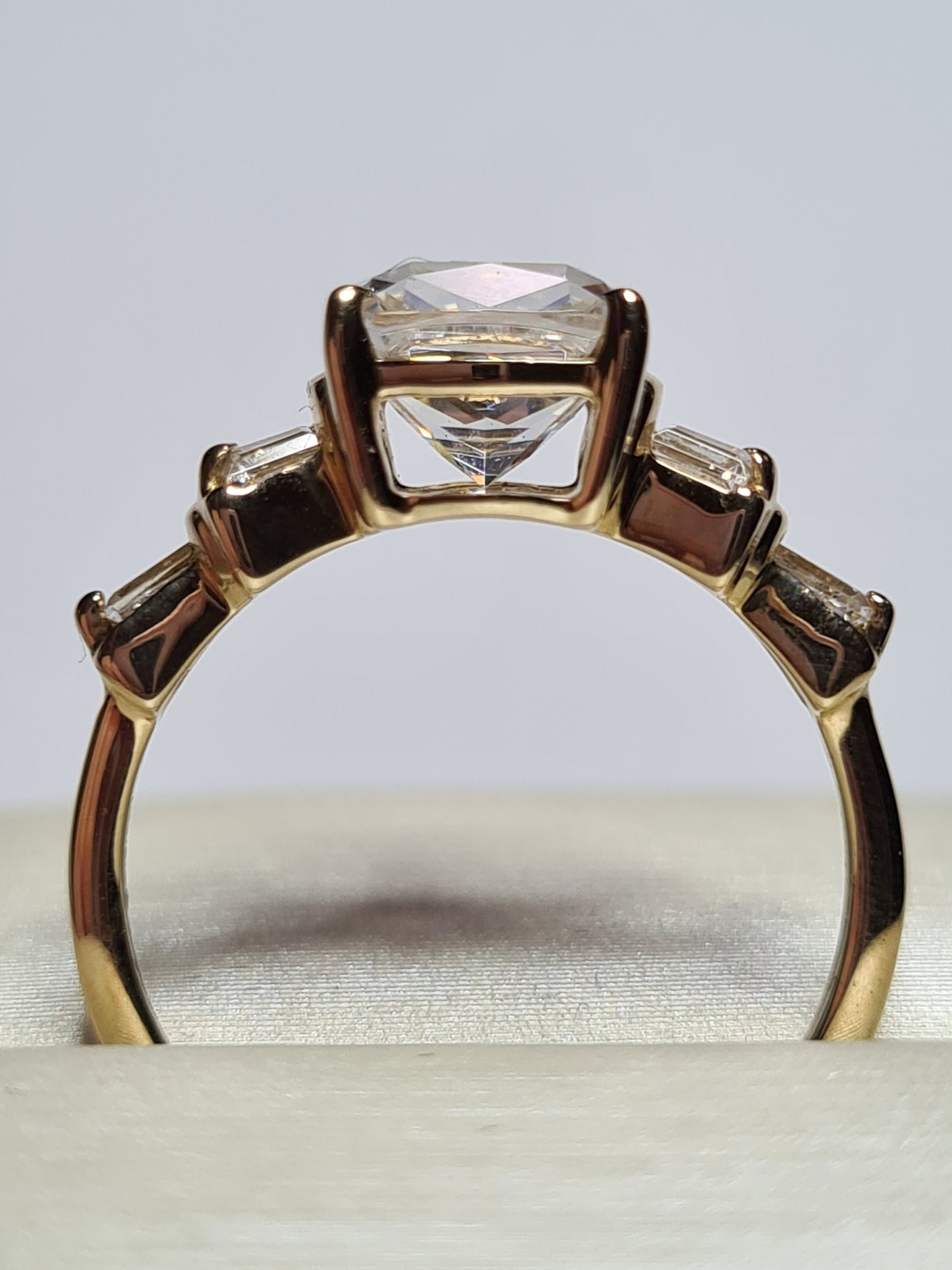 Limited Edition 9K Gold Swarovski Zirconia Cushion Cut Ring SIZE K