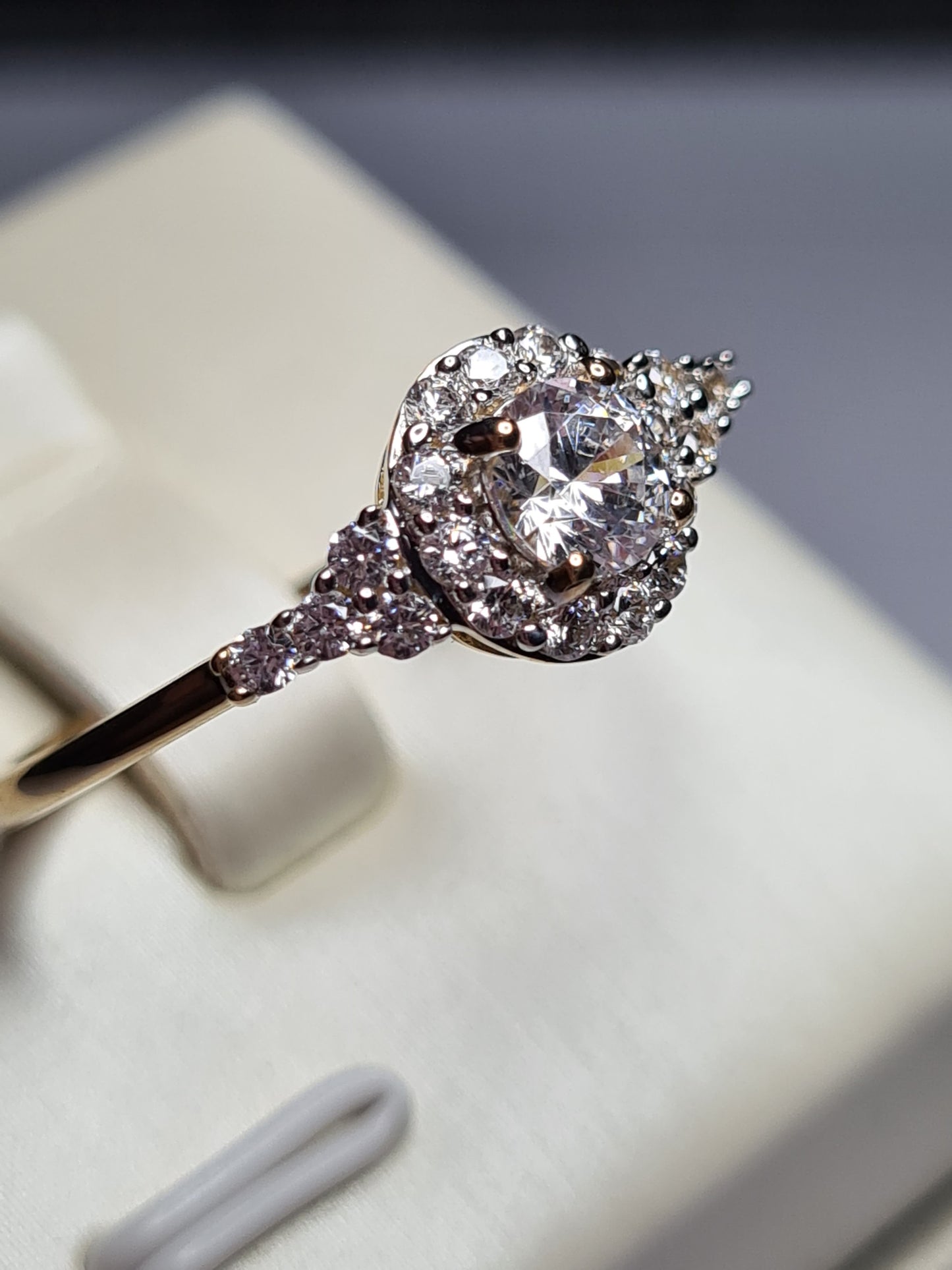 1.320ct Limited Edition 9K Gold Swarovski Zirconia Halo Ring SIZE P