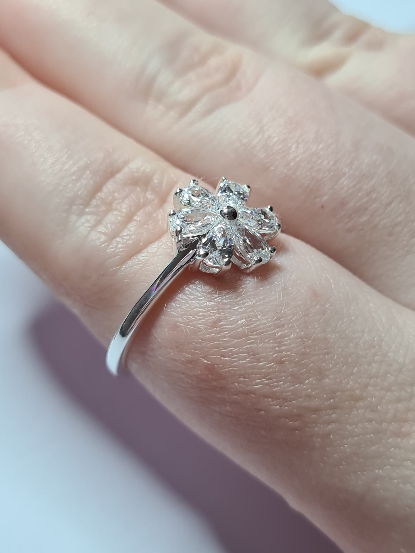 Swarovski Zirconia Flower Ring 925 Sterling Silver SIZES M,T