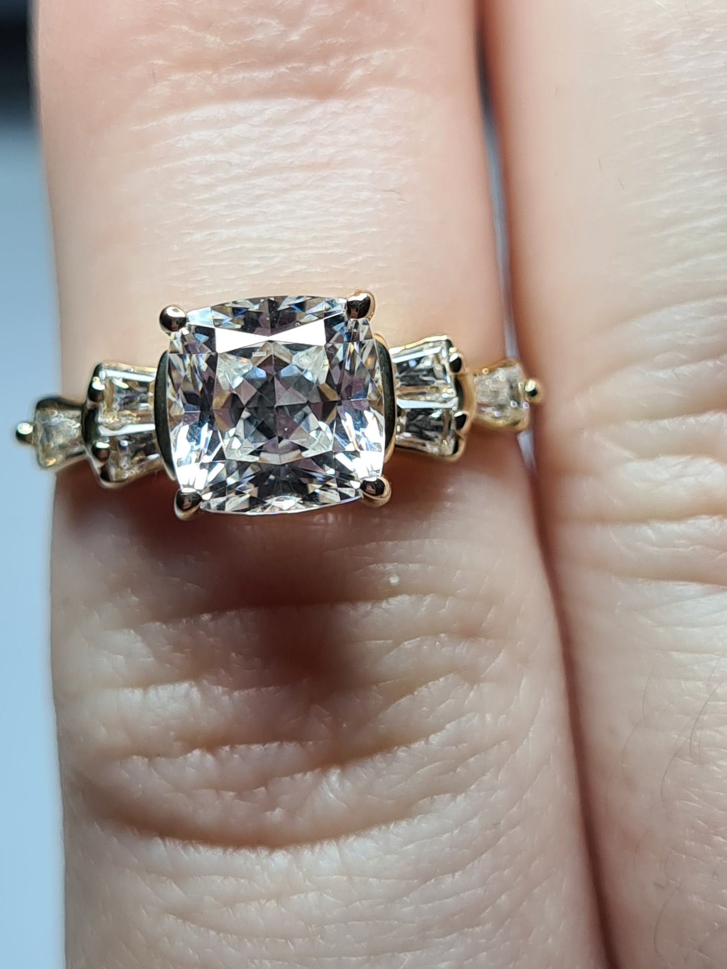 Limited Edition 9K Gold Swarovski Zirconia Cushion Cut Ring SIZE K