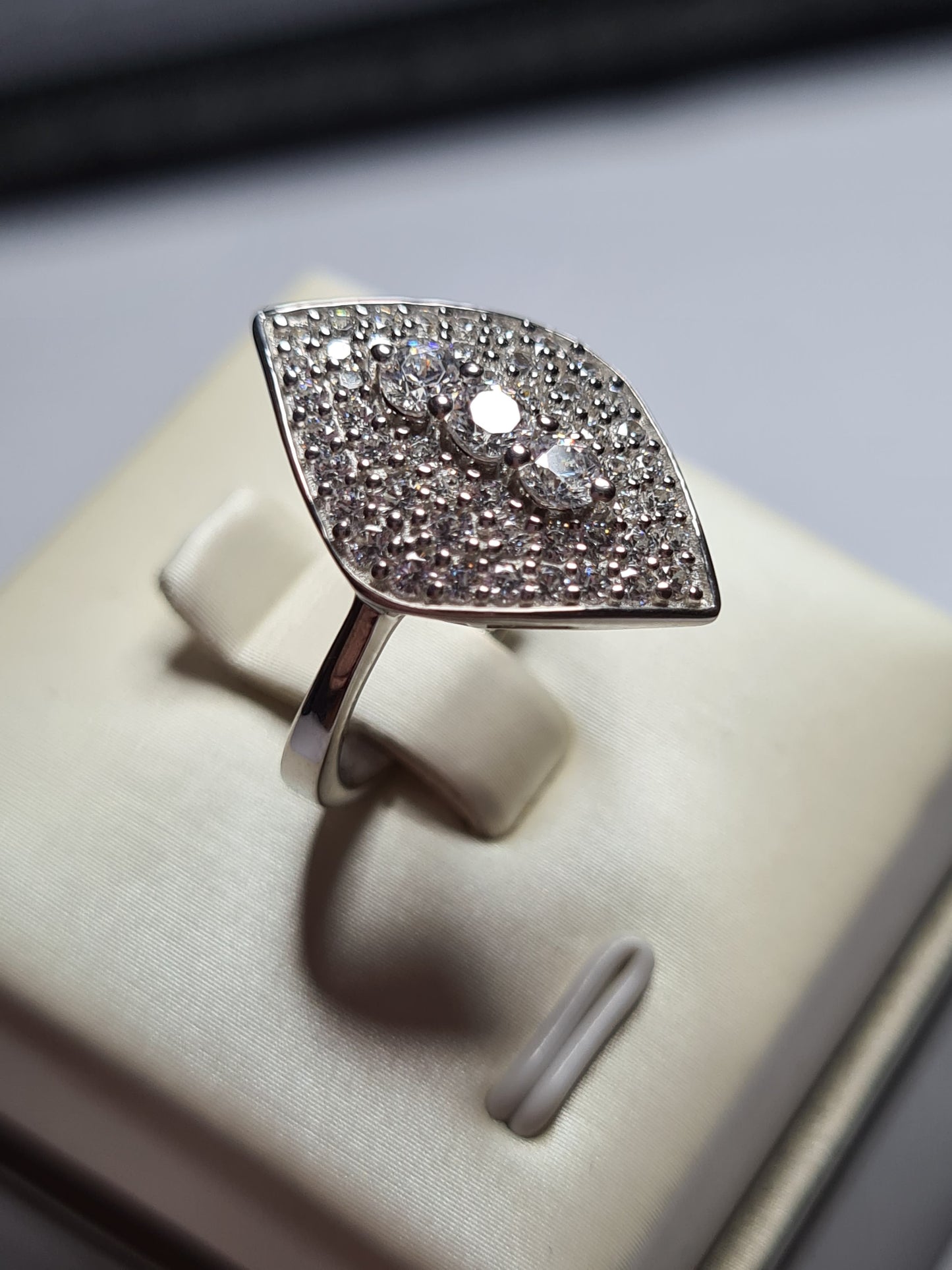 Contemporary Style Swarovski Zirconia Ring Sterling Silver SIZE L