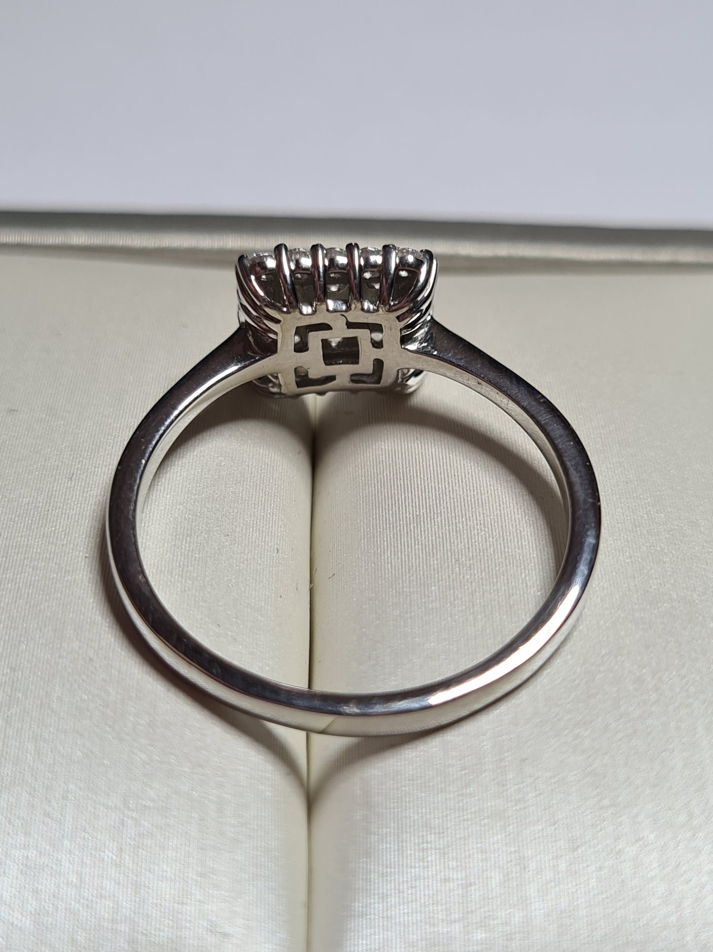 Swarovski Zirconia Cluster Ring Sterling Silver SIZE S