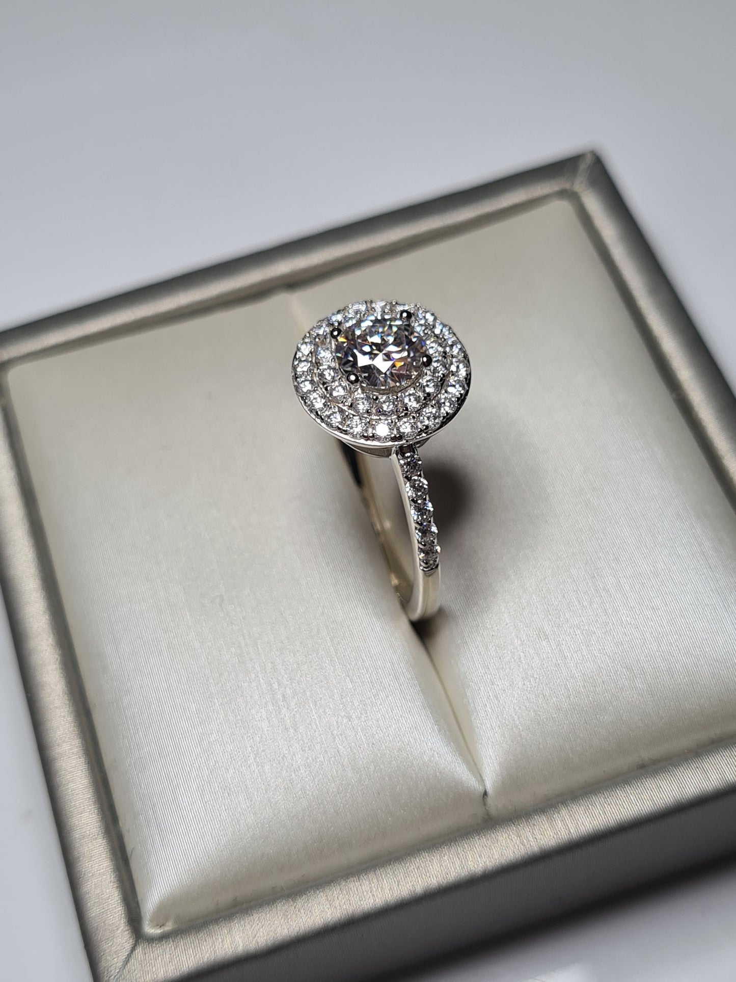 1.46ct Moissanite Halo Ring 925 sterling silver SIZE S