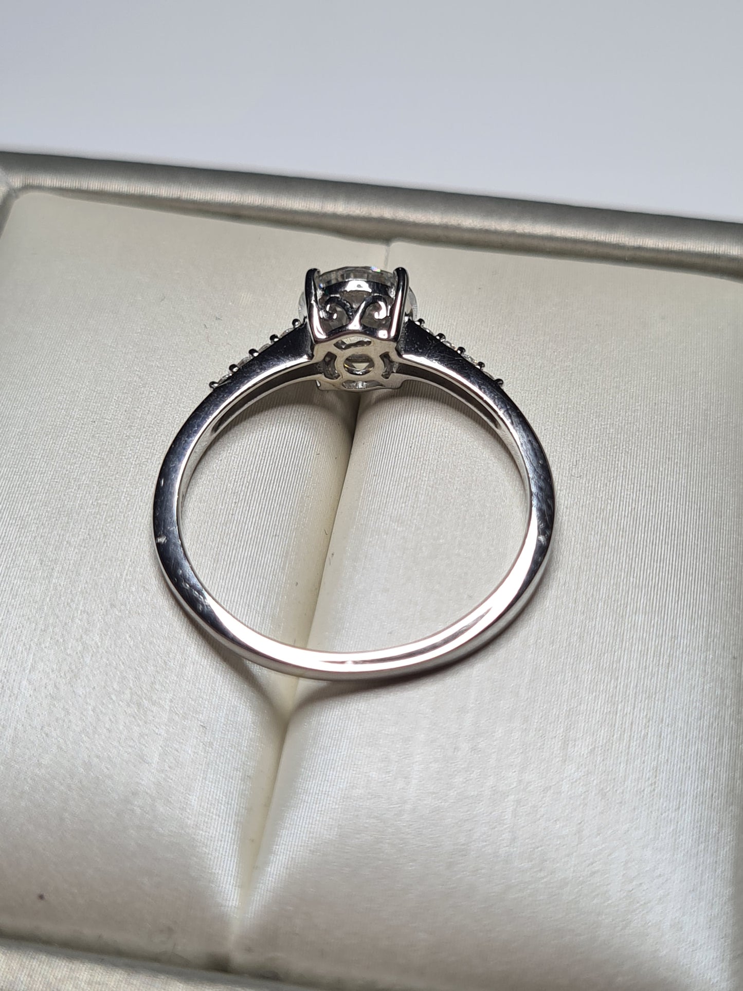 1.31ct Solitaire moissanite Ring with detailed shoulders  925 sterling silver SIZE T