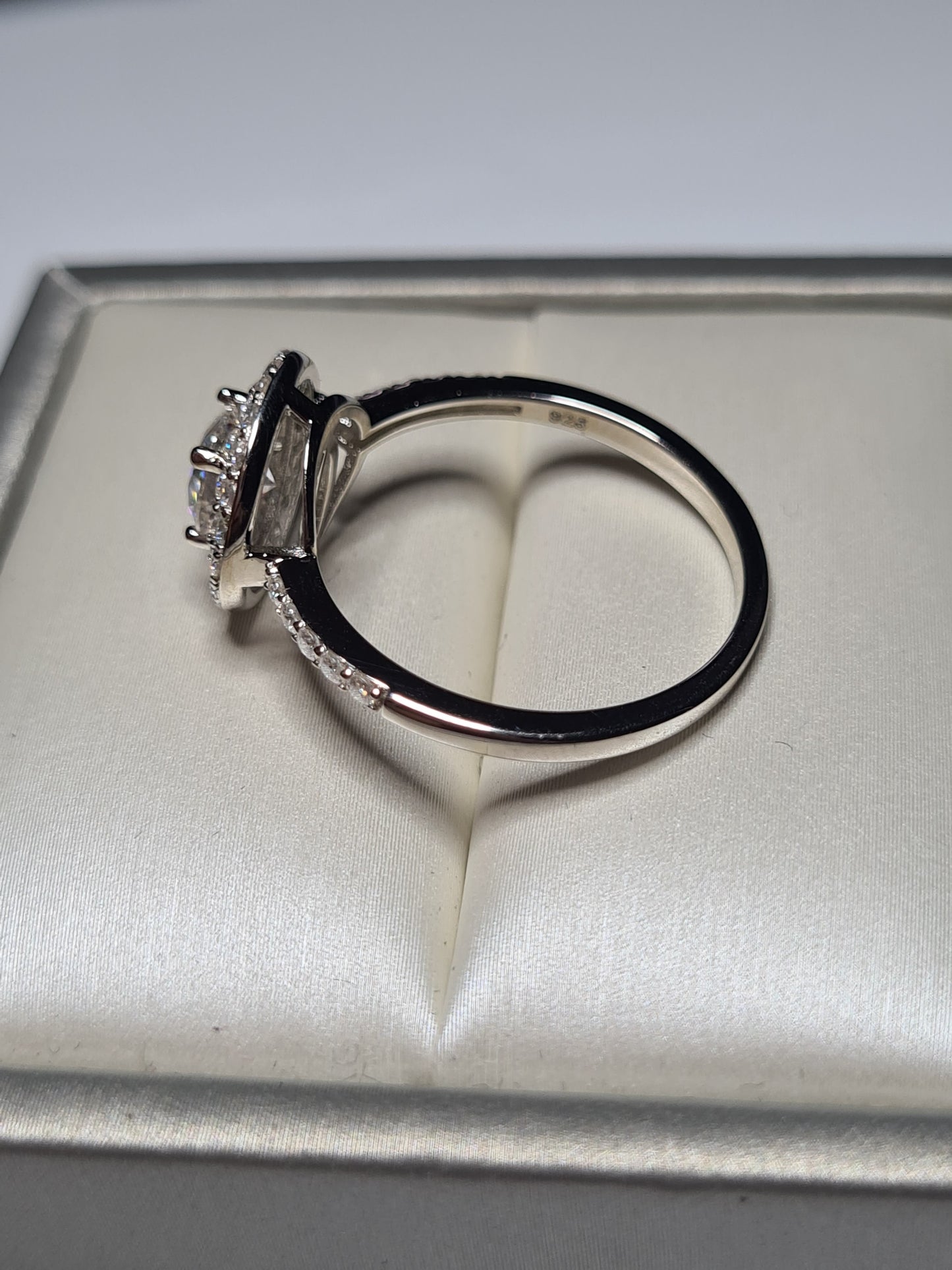 1.46ct Moissanite Halo Ring 925 sterling silver SIZE S