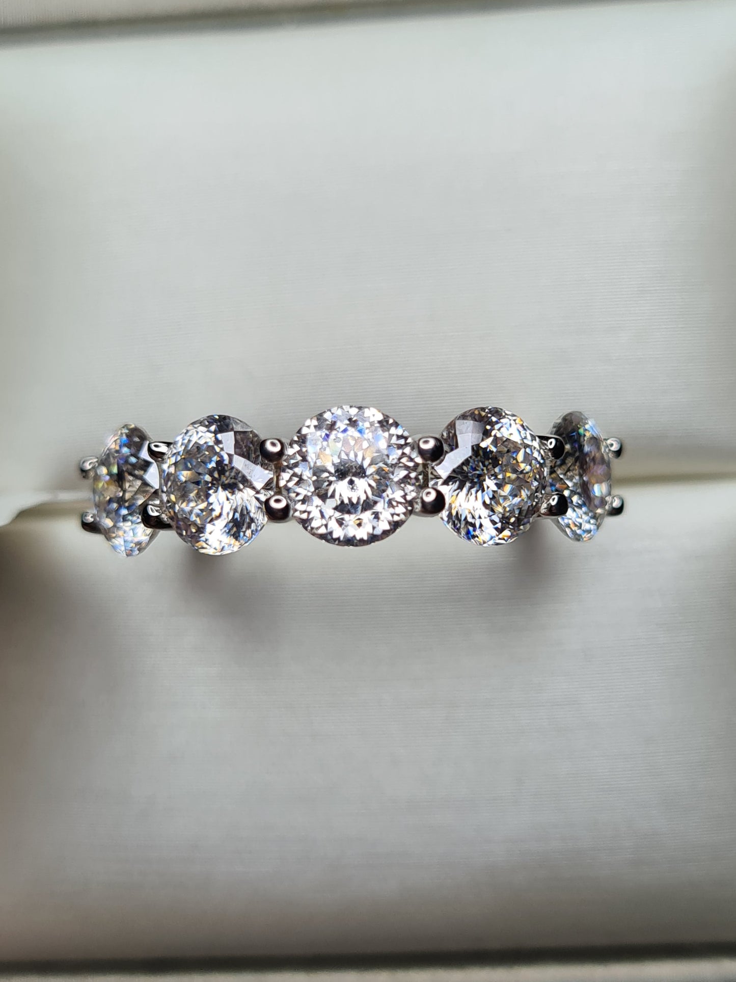 3.99ct 5 stone moissanite Ring 925 sterling silver SIZE O