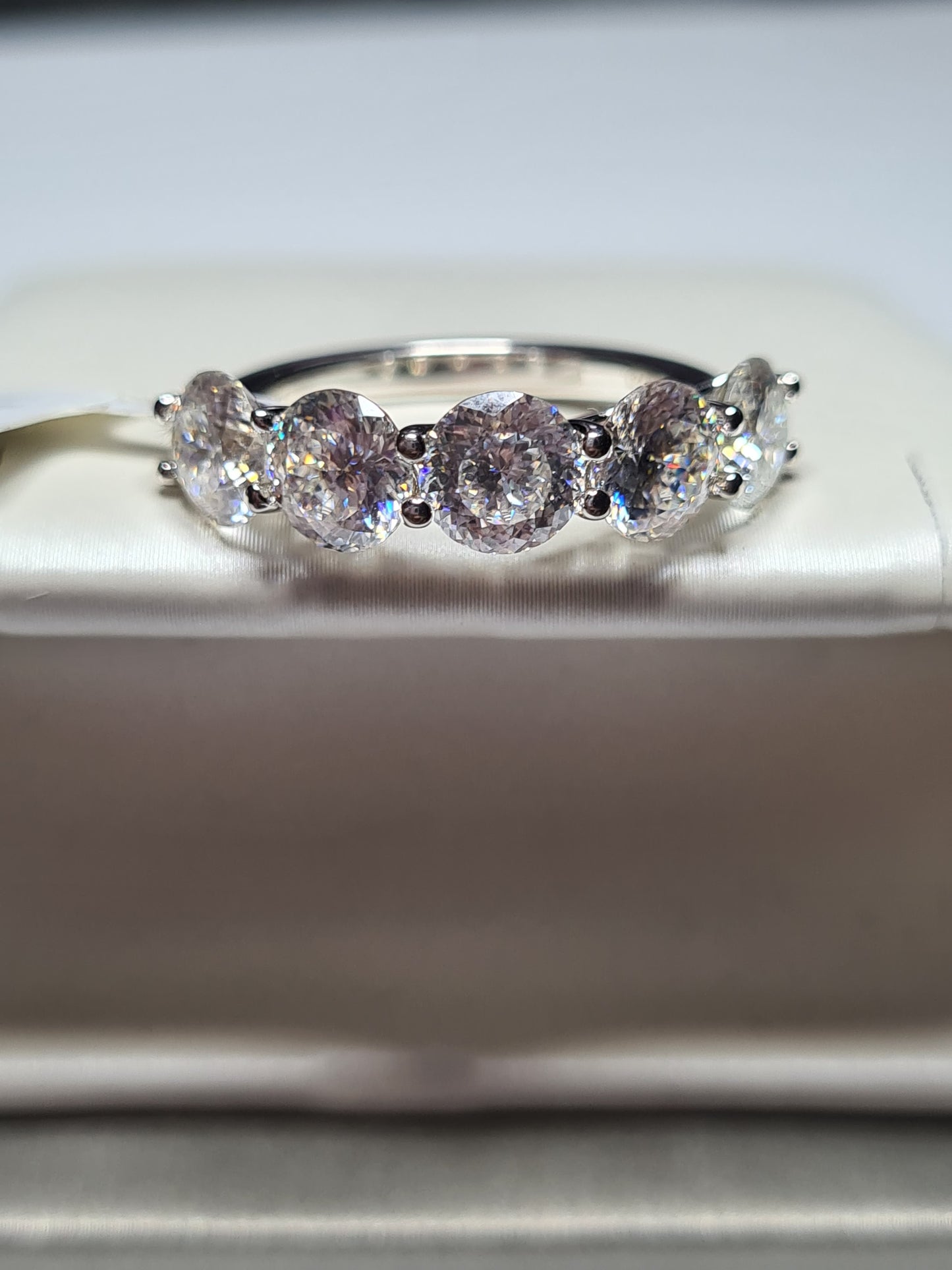 3.99ct 5 stone moissanite Ring 925 sterling silver SIZE O