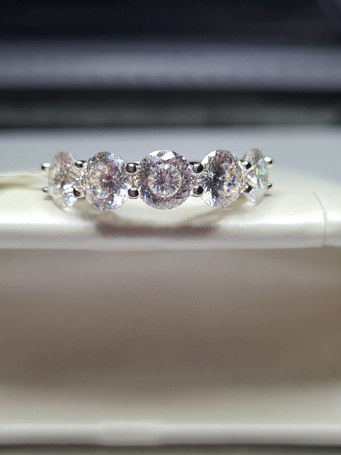 3.99ct 5 stone moissanite Ring 925 sterling silver SIZE O