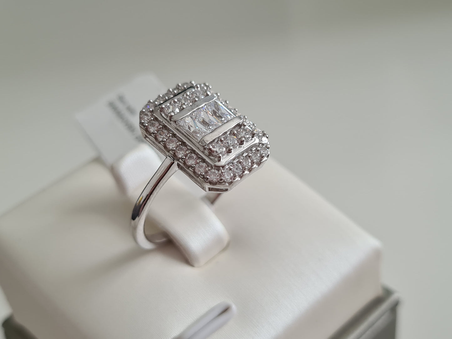 Swarovski Zirconia Cluster Cocktail Style Ring SIZE N