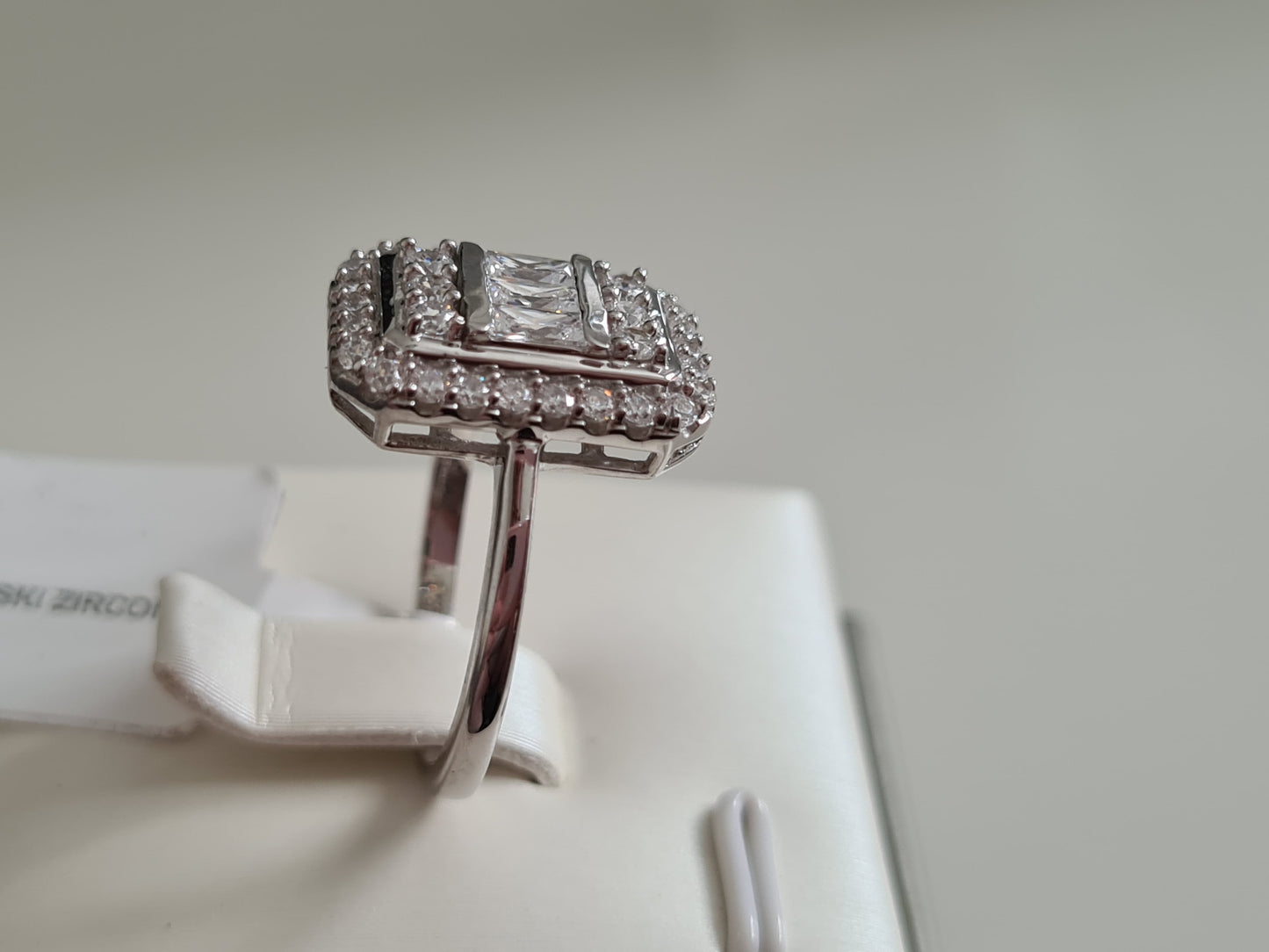 Swarovski Zirconia Cluster Cocktail Style Ring SIZE N