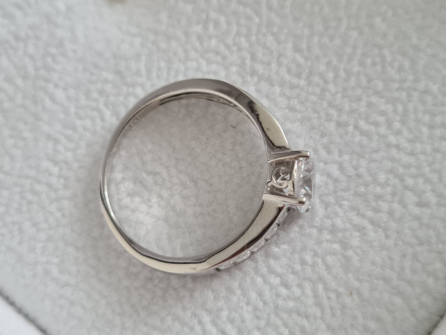 Swarovski Zirconia Engagement Style Ring 925 Sterling Silver SIZE Q