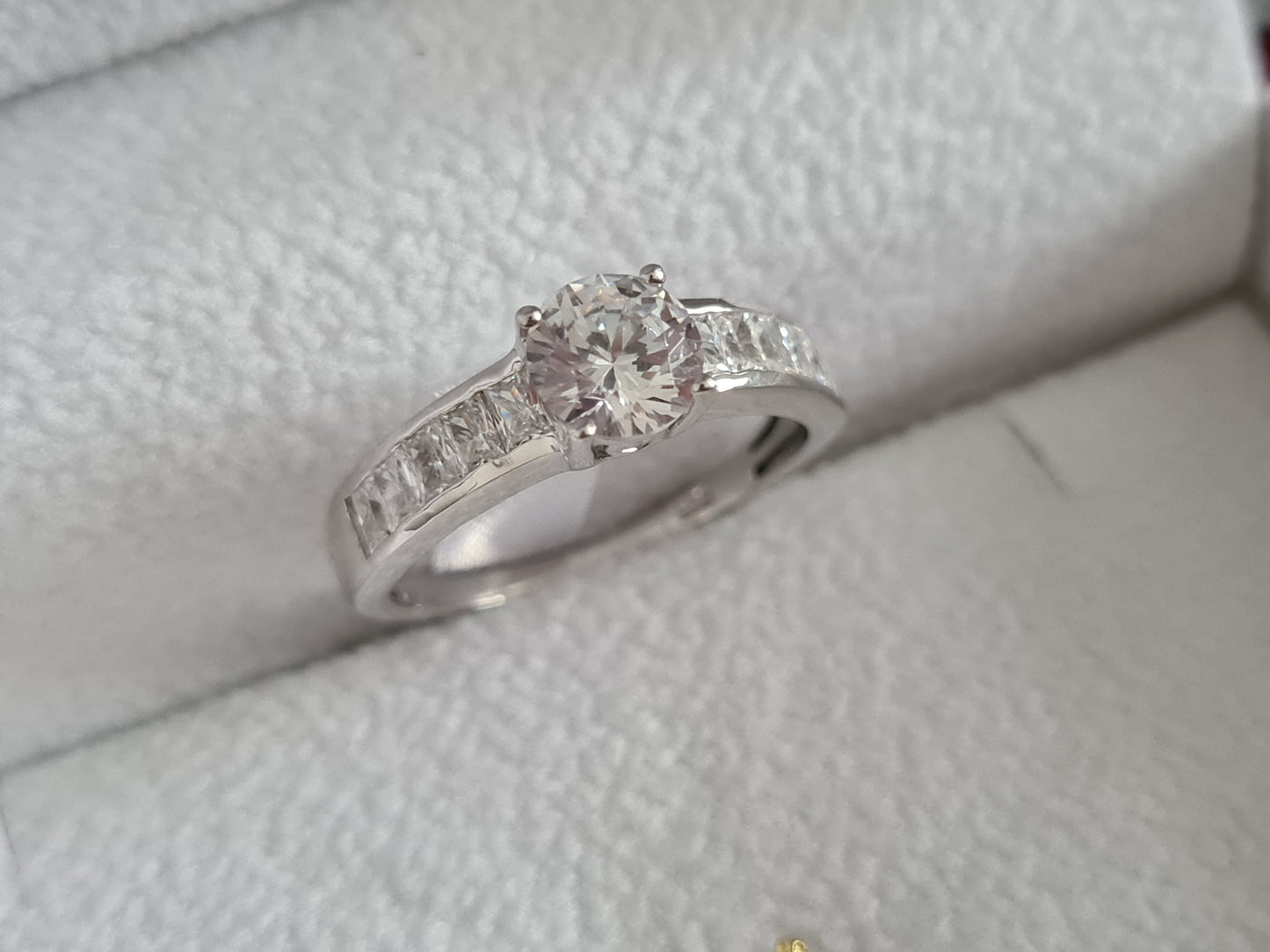 Swarovski Zirconia Engagement Style Ring 925 Sterling Silver SIZE Q