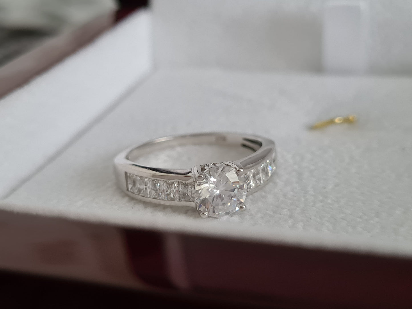 Swarovski Zirconia Engagement Style Ring 925 Sterling Silver SIZE Q