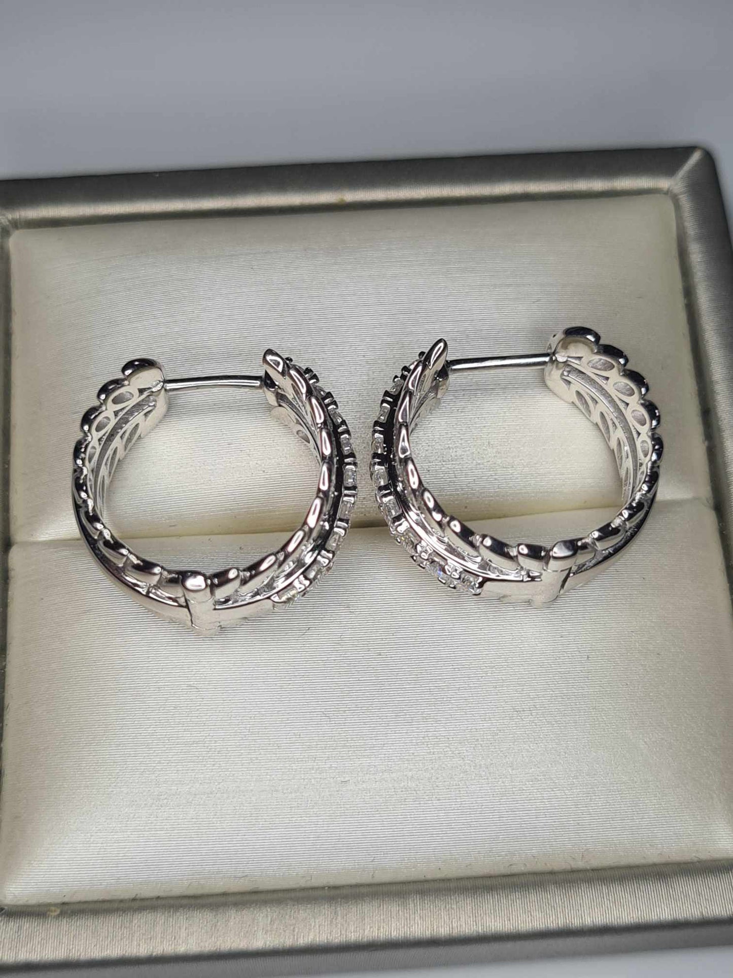 0.450ct Moissanite Wreath Hoop Earrings in Platinum Overlay 925 Sterling Silver