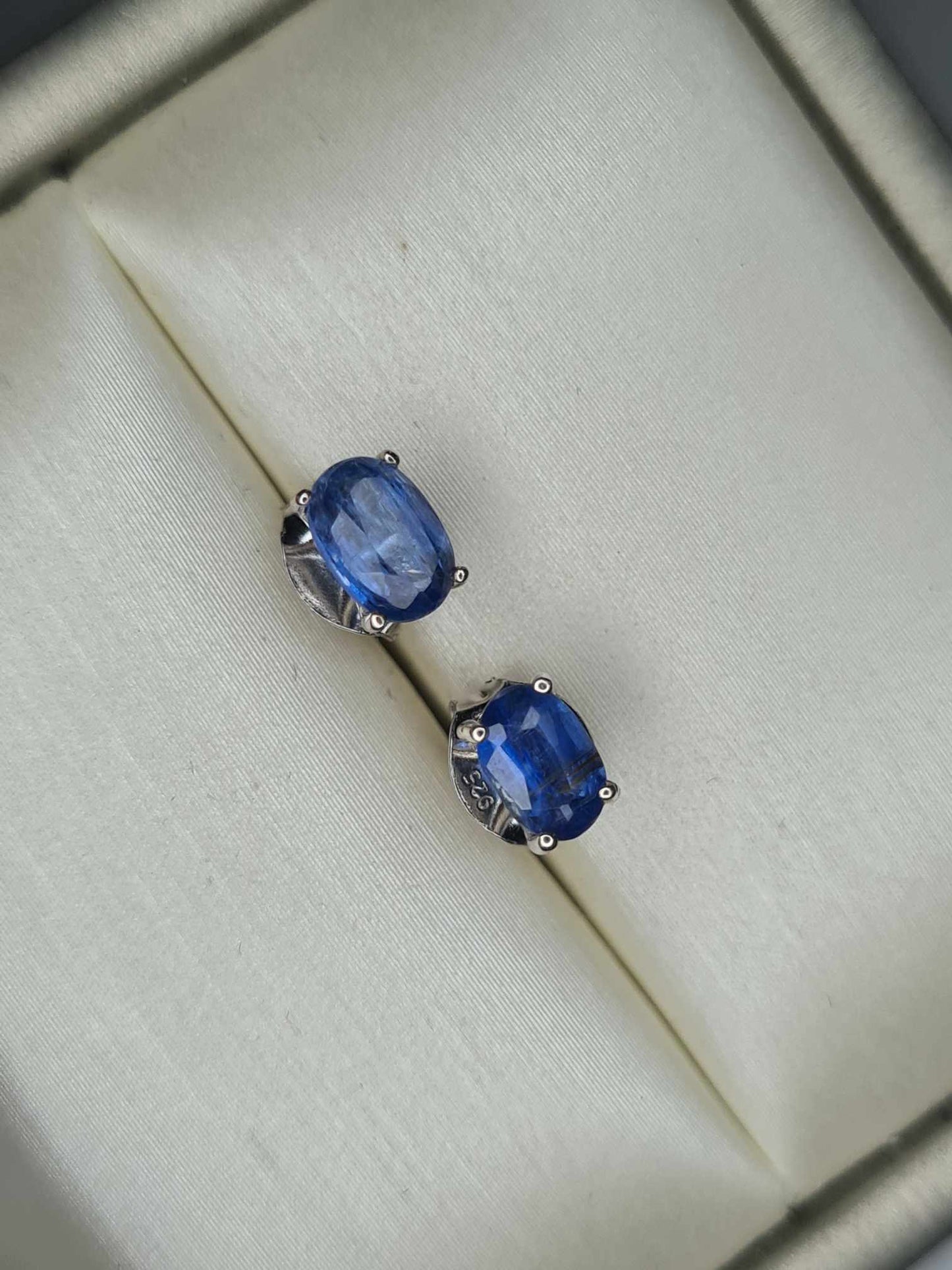 1.28ct Natural Himalayan Kyanite Solitaire Stud Earrings in Platinum Overlay 925 Sterling Silver