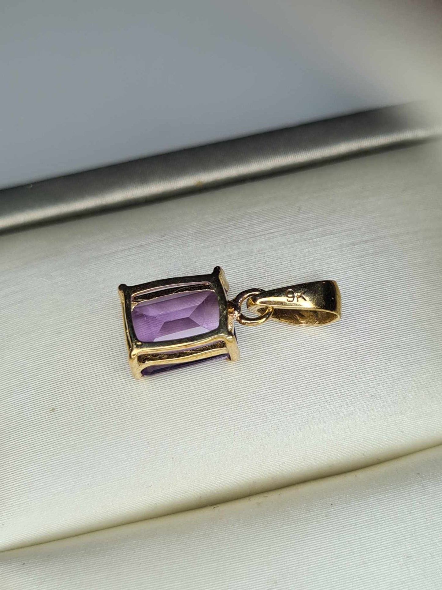 1.5ct 9K Yellow Gold Amethyst Solitaire Pendant