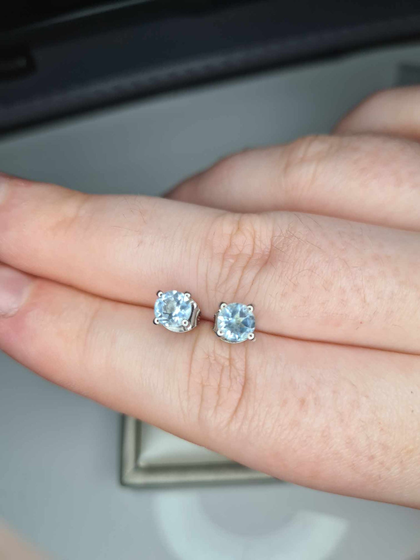 1.30ct Sky-blue Topaz Solitaire Stud Earrings in Platinum Overlay 925 Sterling Silver