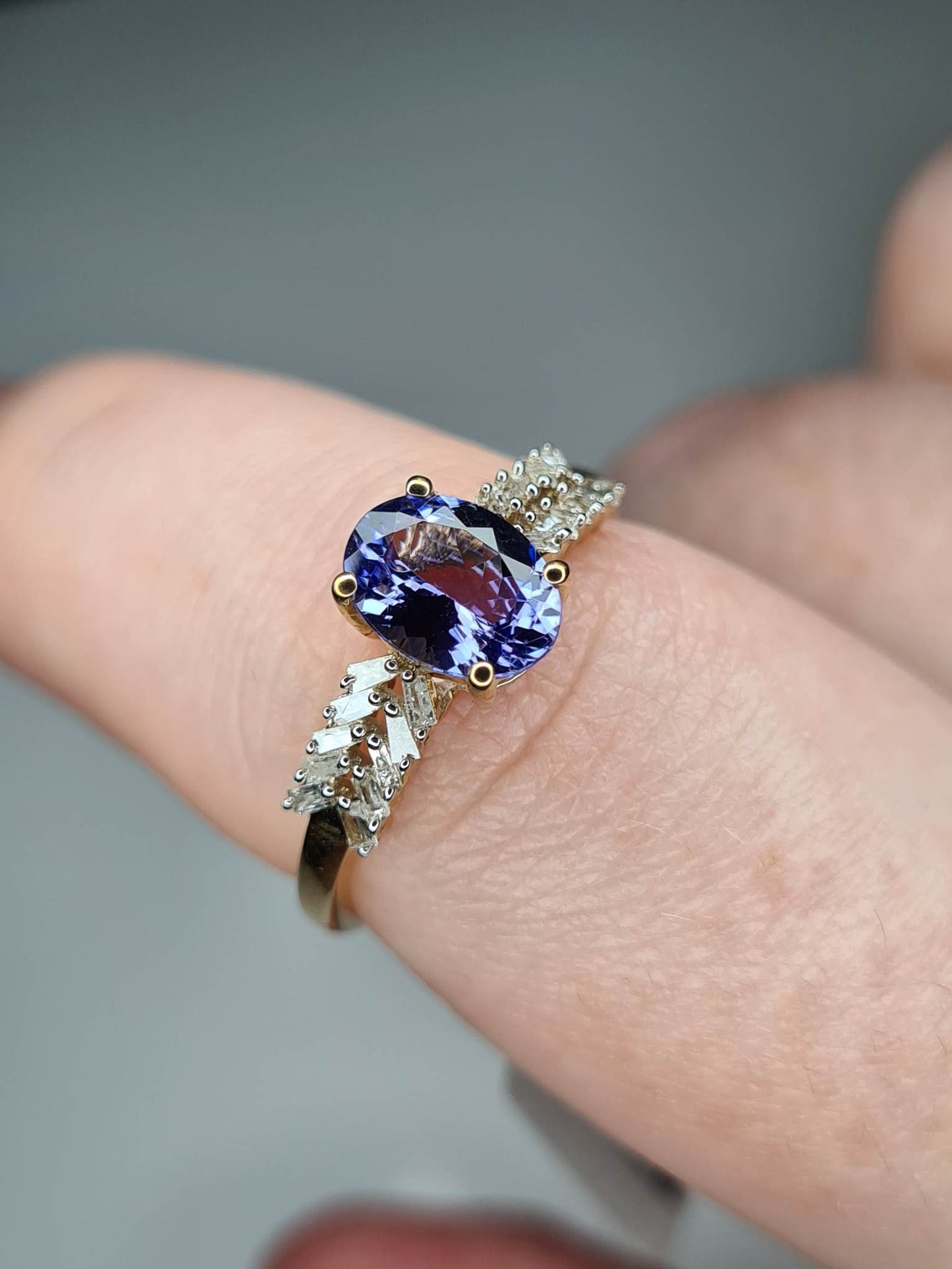 9K Yellow Gold Tanzanite & Natural Diamond Ring SIZE P