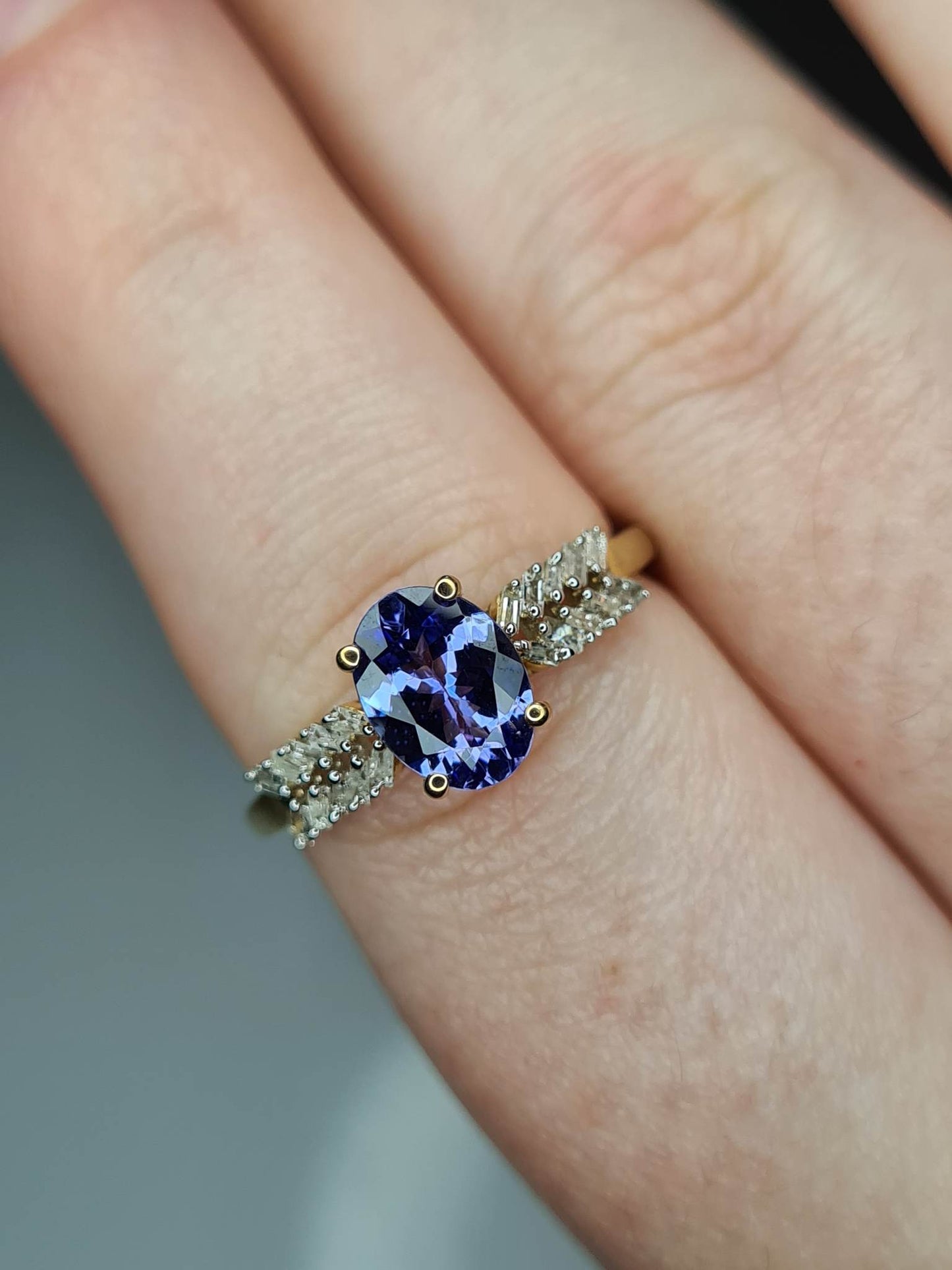 9K Yellow Gold Tanzanite & Natural Diamond Ring SIZE P