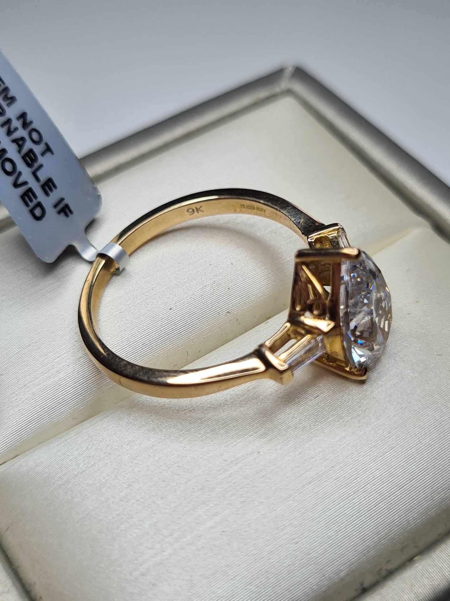 9k Gold Pear Cut Swarovski Zirconia Ring SIZE S