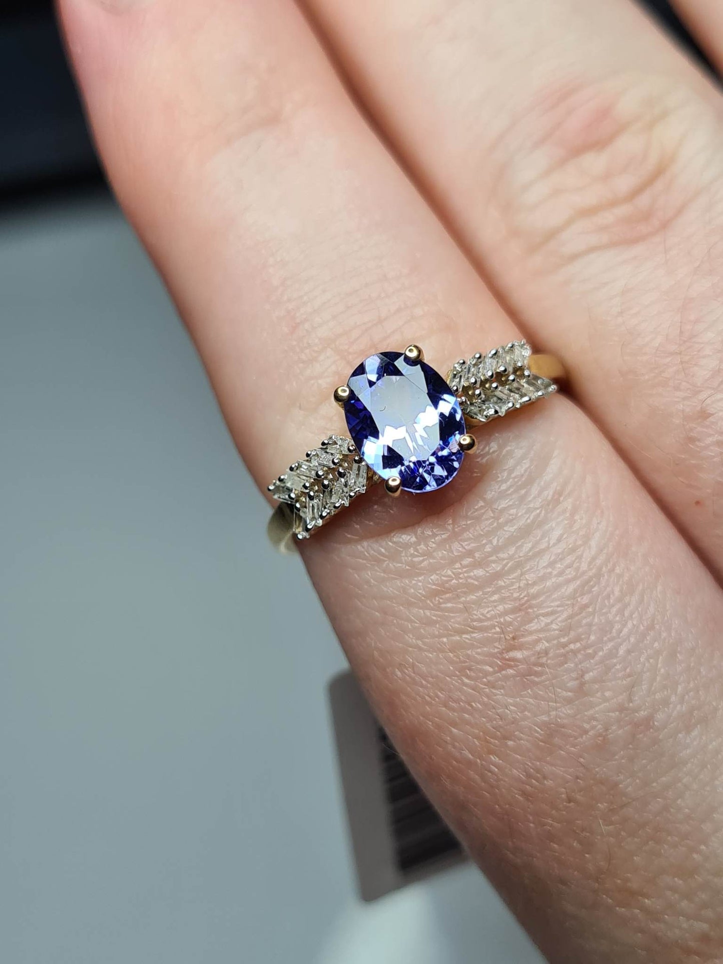 9K Yellow Gold Tanzanite & Natural Diamond Ring SIZE P