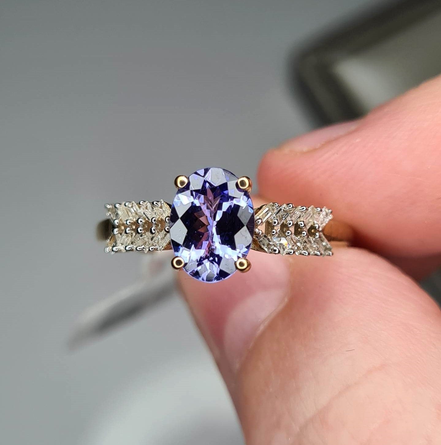 9K Yellow Gold Tanzanite & Natural Diamond Ring SIZE P