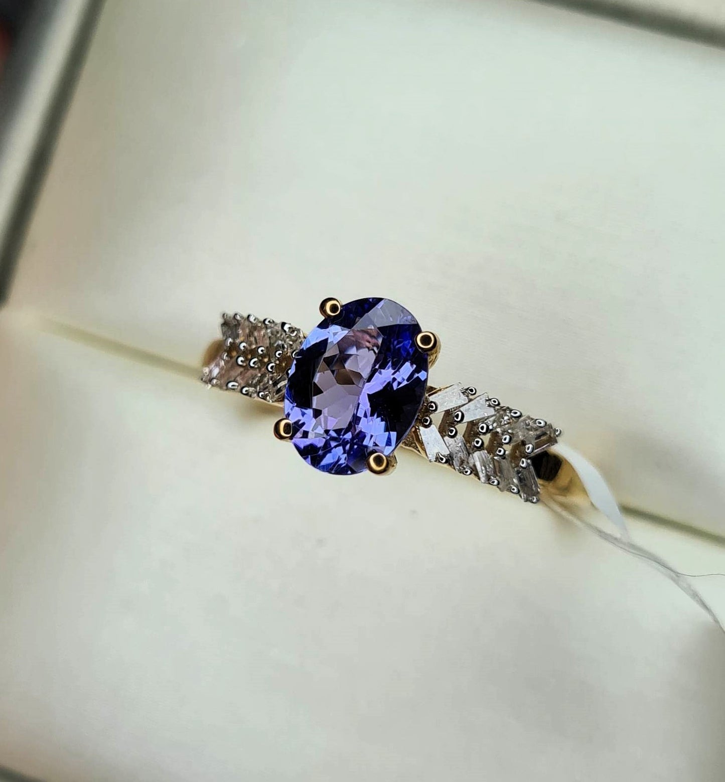 9K Yellow Gold Tanzanite & Natural Diamond Ring SIZE P