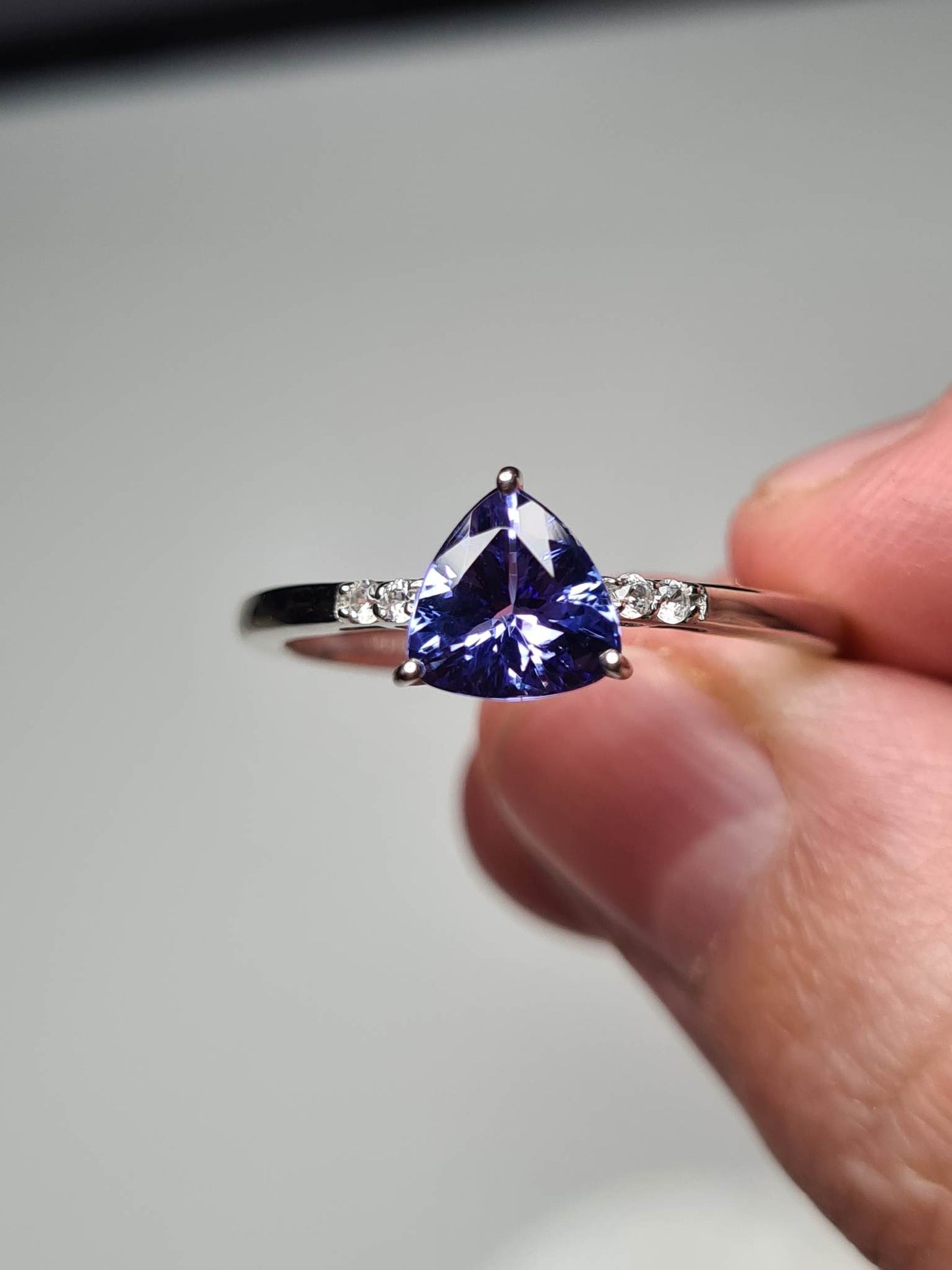 AA Tanzanite and Zircon Classic Solitaire Ring in 9K White Gold SIZE T