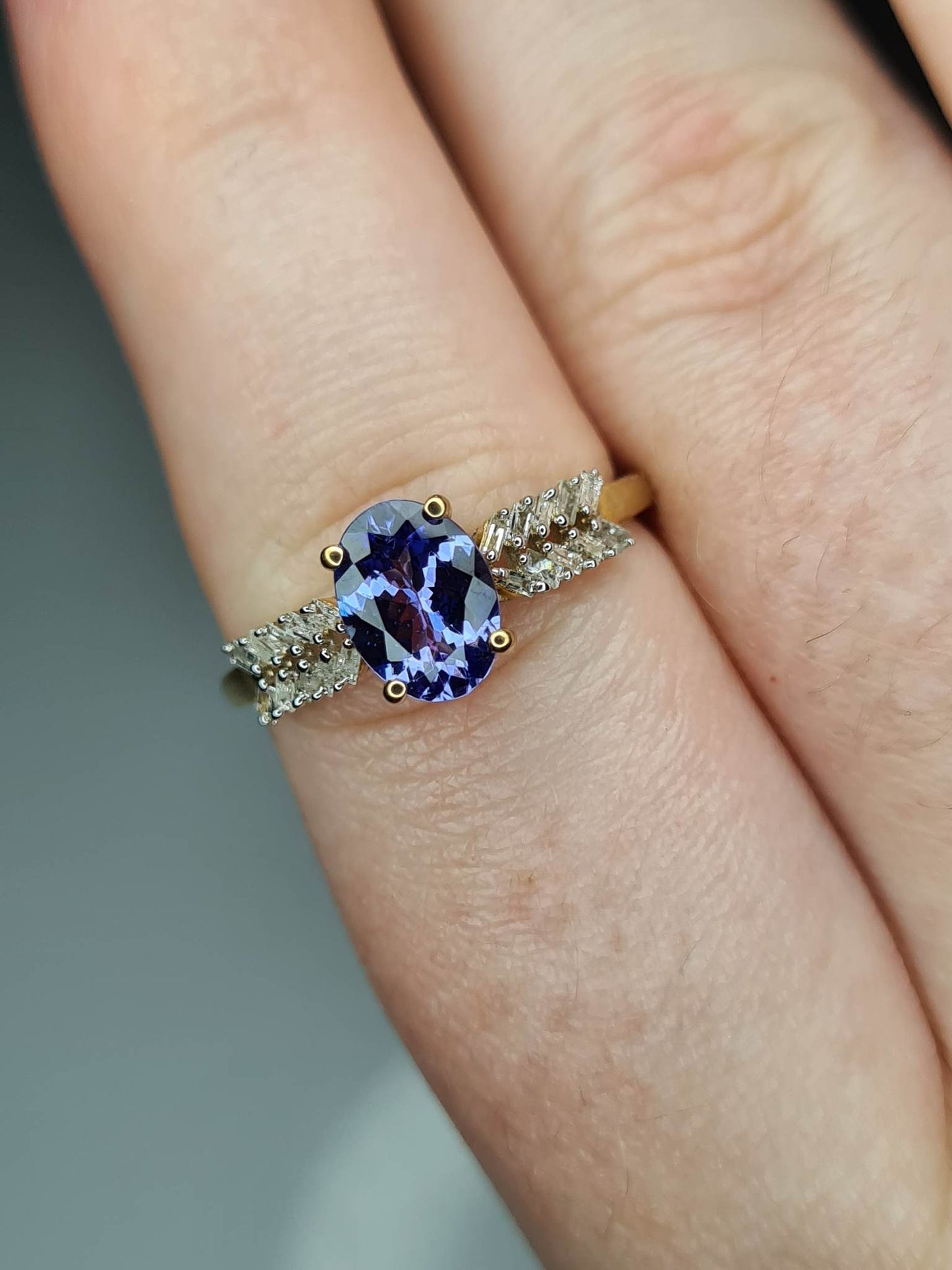 9K Yellow Gold Tanzanite & Natural Diamond Ring SIZE P