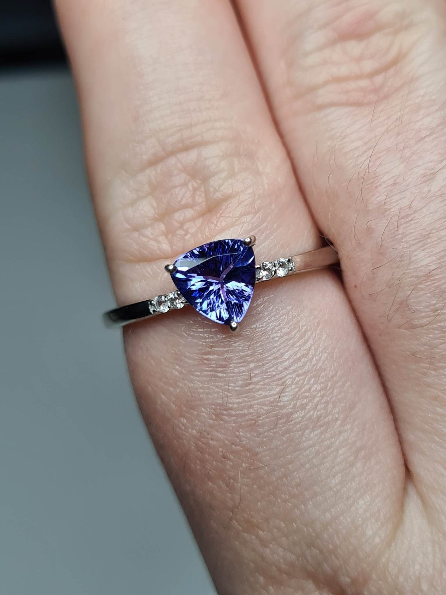 AA Tanzanite and Zircon Classic Solitaire Ring in 9K White Gold SIZE T