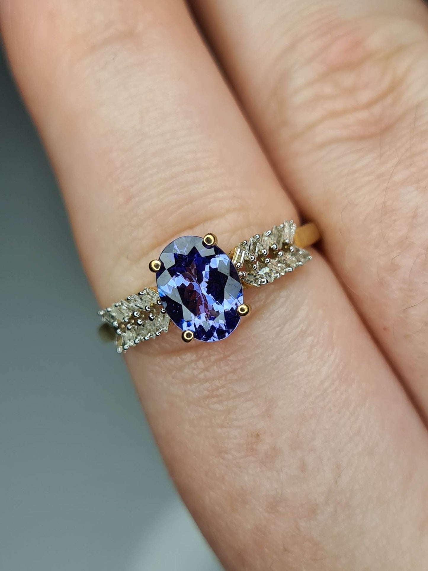 9K Yellow Gold Tanzanite & Natural Diamond Ring SIZE P