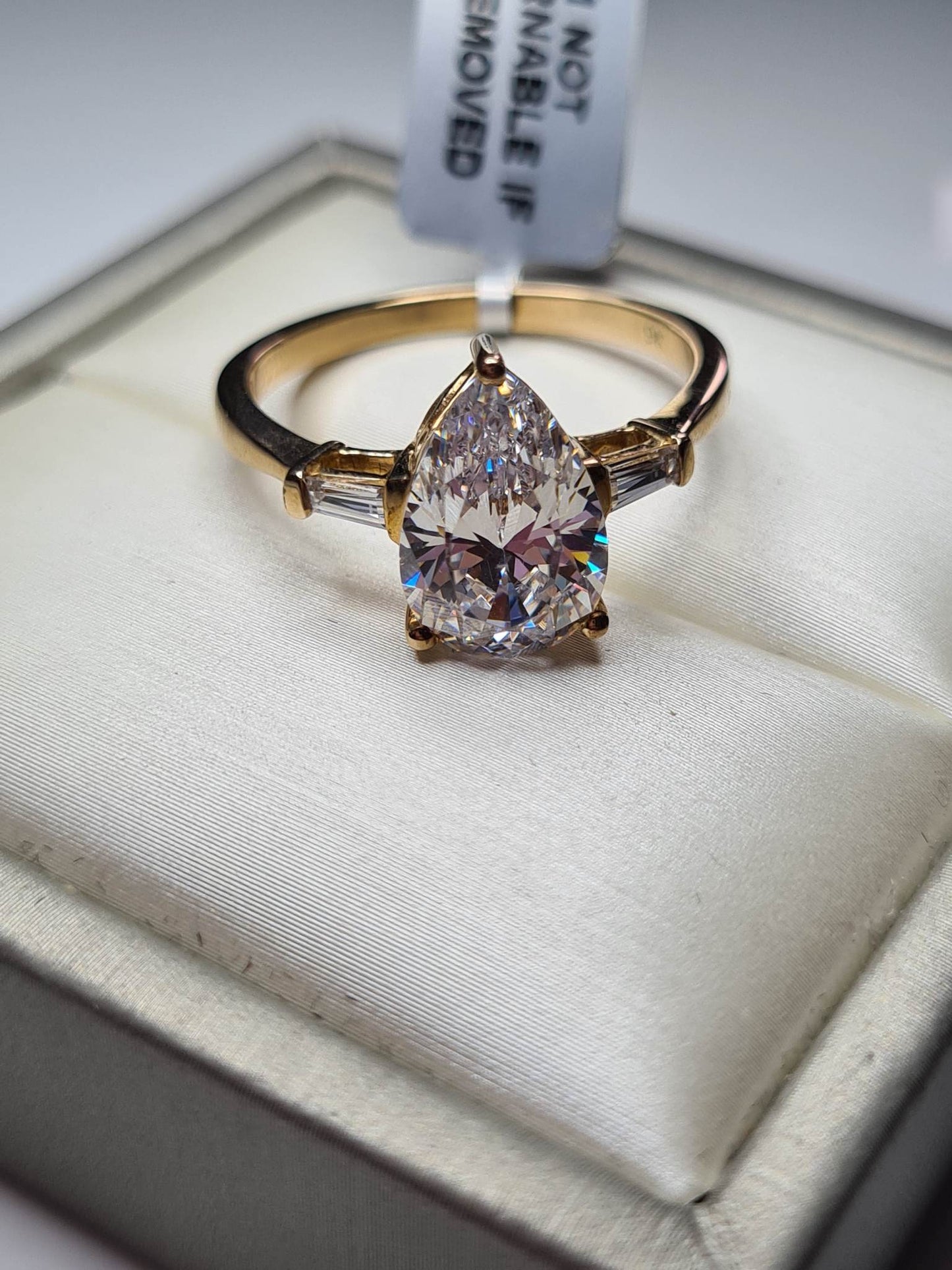 9k Gold Pear Cut Swarovski Zirconia Ring SIZE S