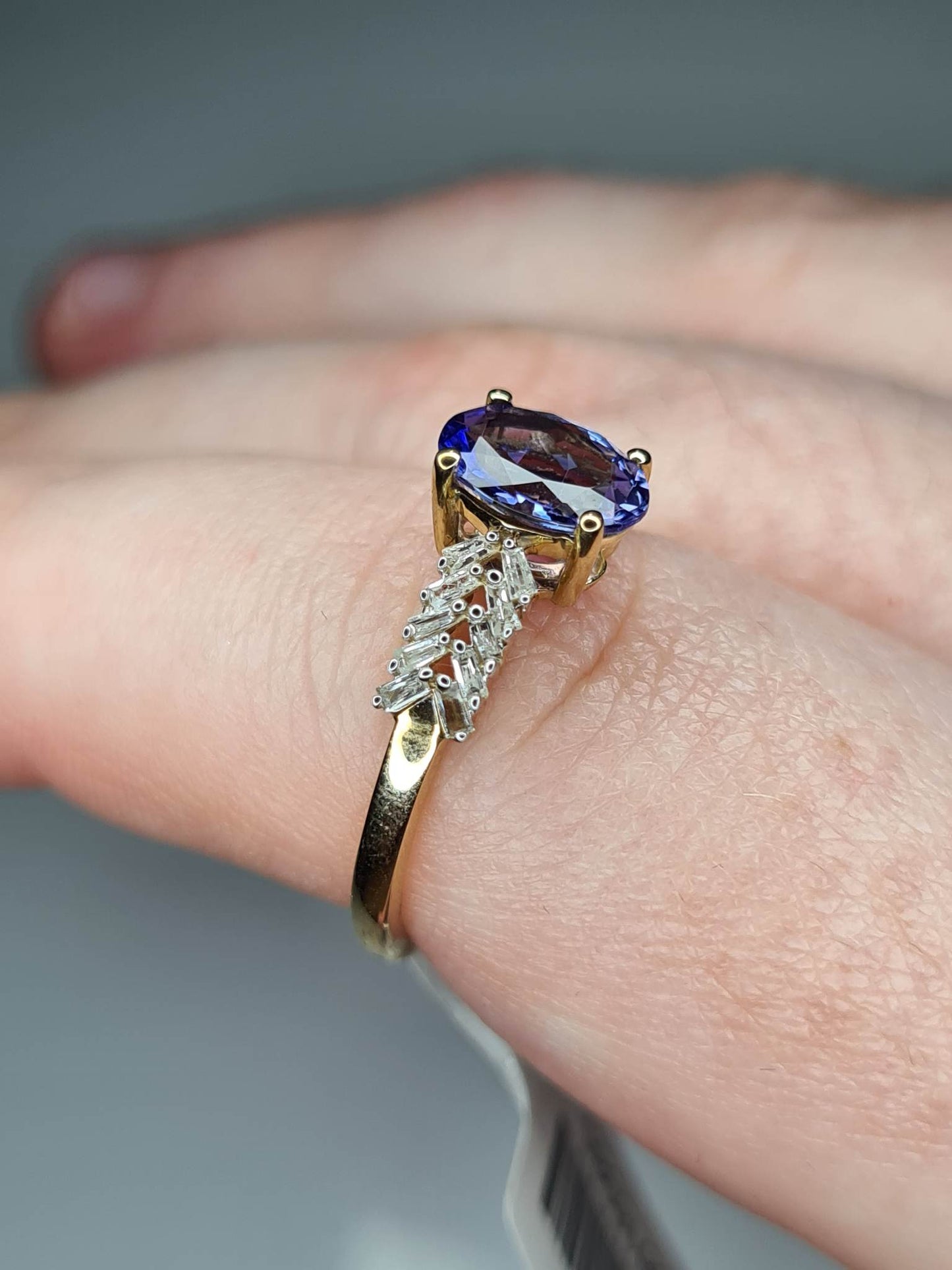 9K Yellow Gold Tanzanite & Natural Diamond Ring SIZE P