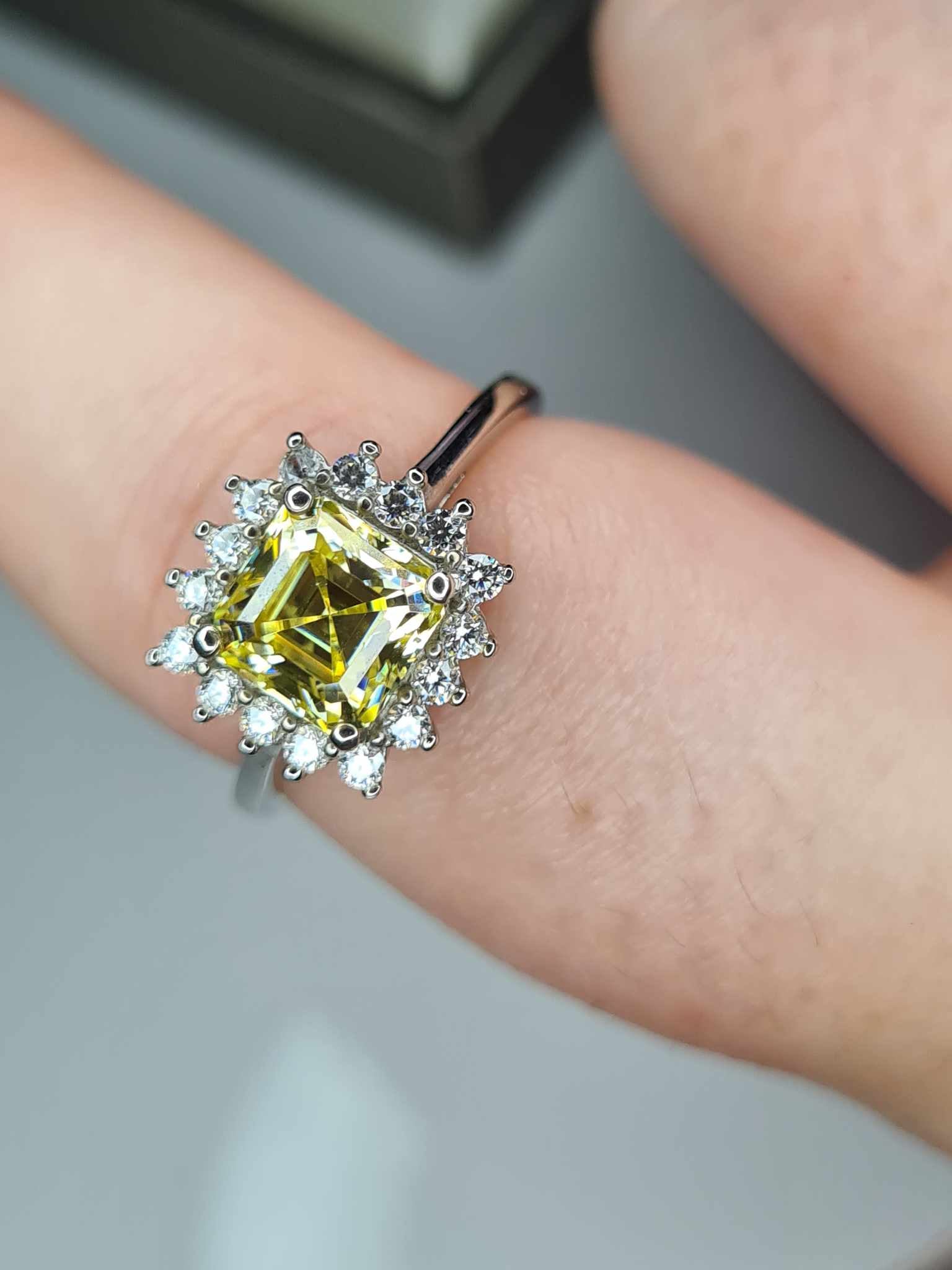 Canary moissanite on sale