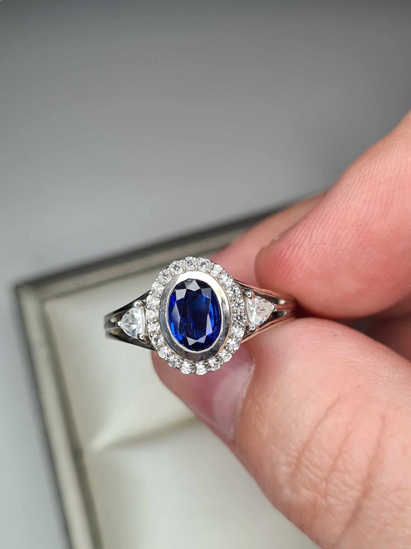 1.56ct Natural Kashmir Blue Kyanite and Natural Zircon Ring 925 sterling silver SIZE K